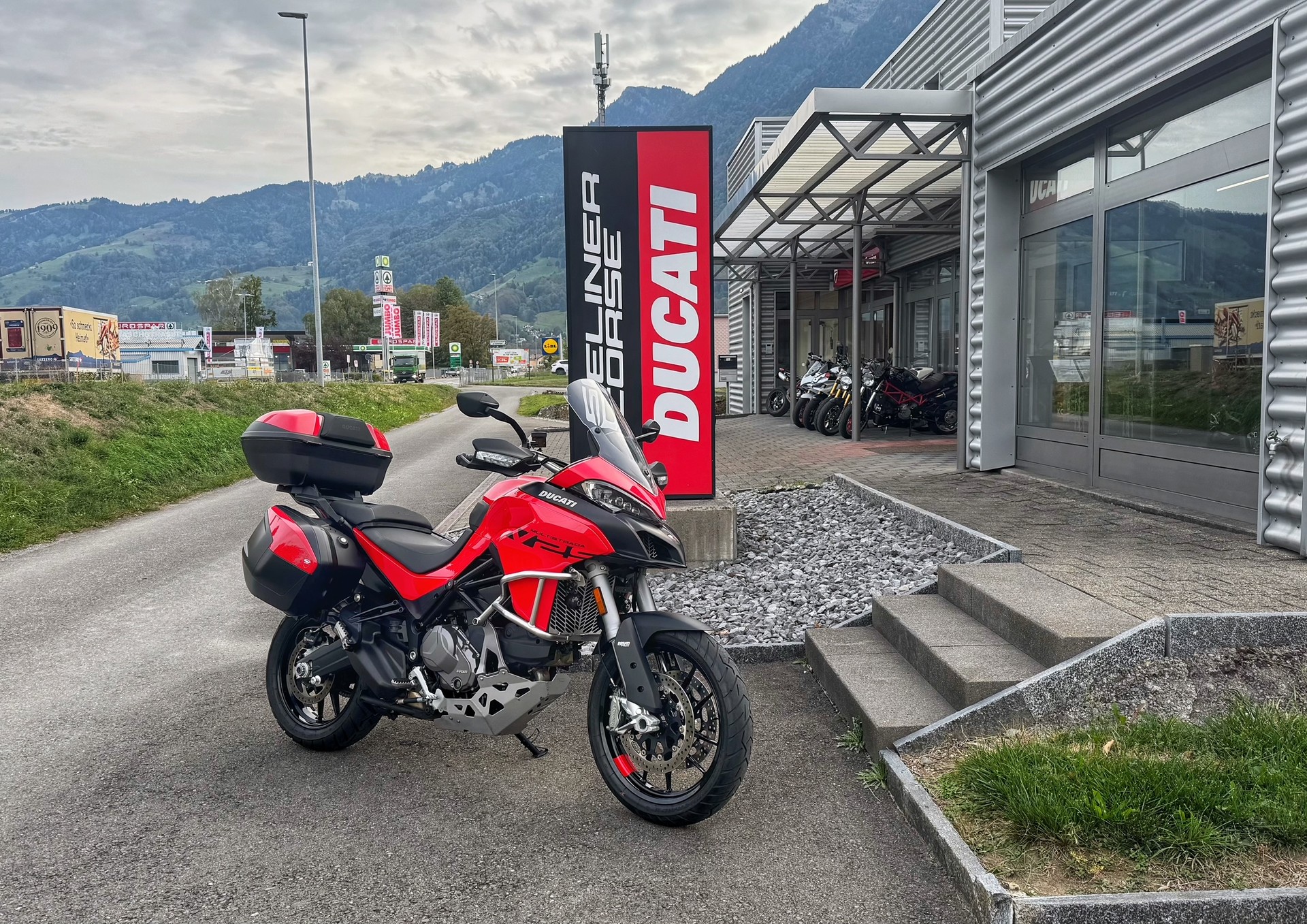 DUCATI Multistrada V2 S Touring-image-0