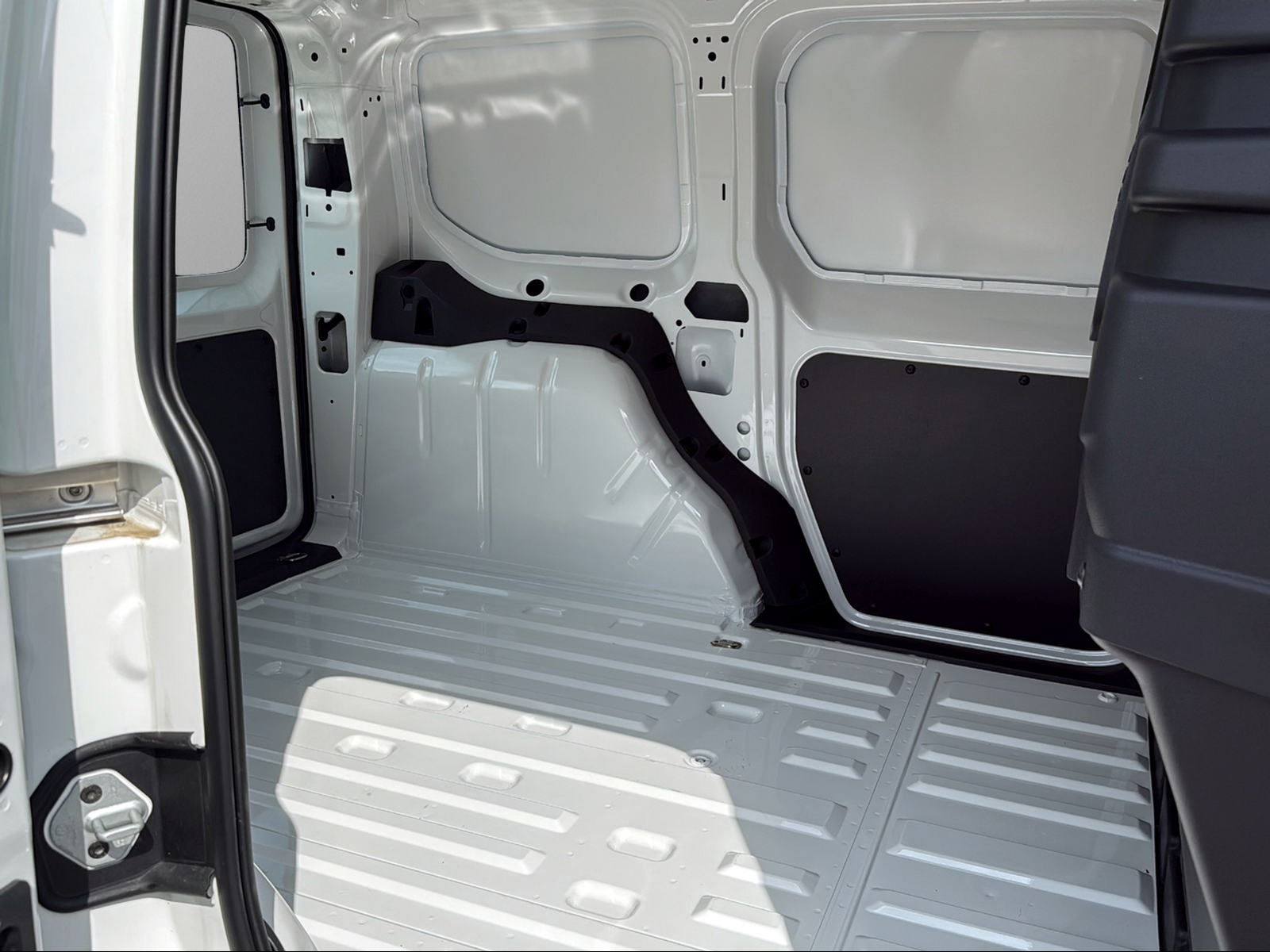 VW Caddy Cargo 1.5 TSI Plug in Hybrid DSG-image-11
