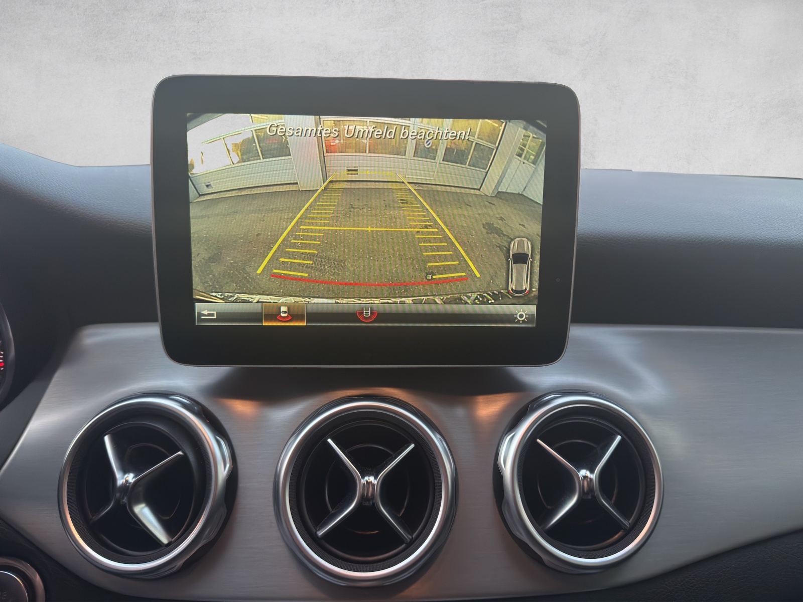 MERCEDES-BENZ GLA 200 d Swiss Star Edition Urban 4Matic 7G-DCT-image-8