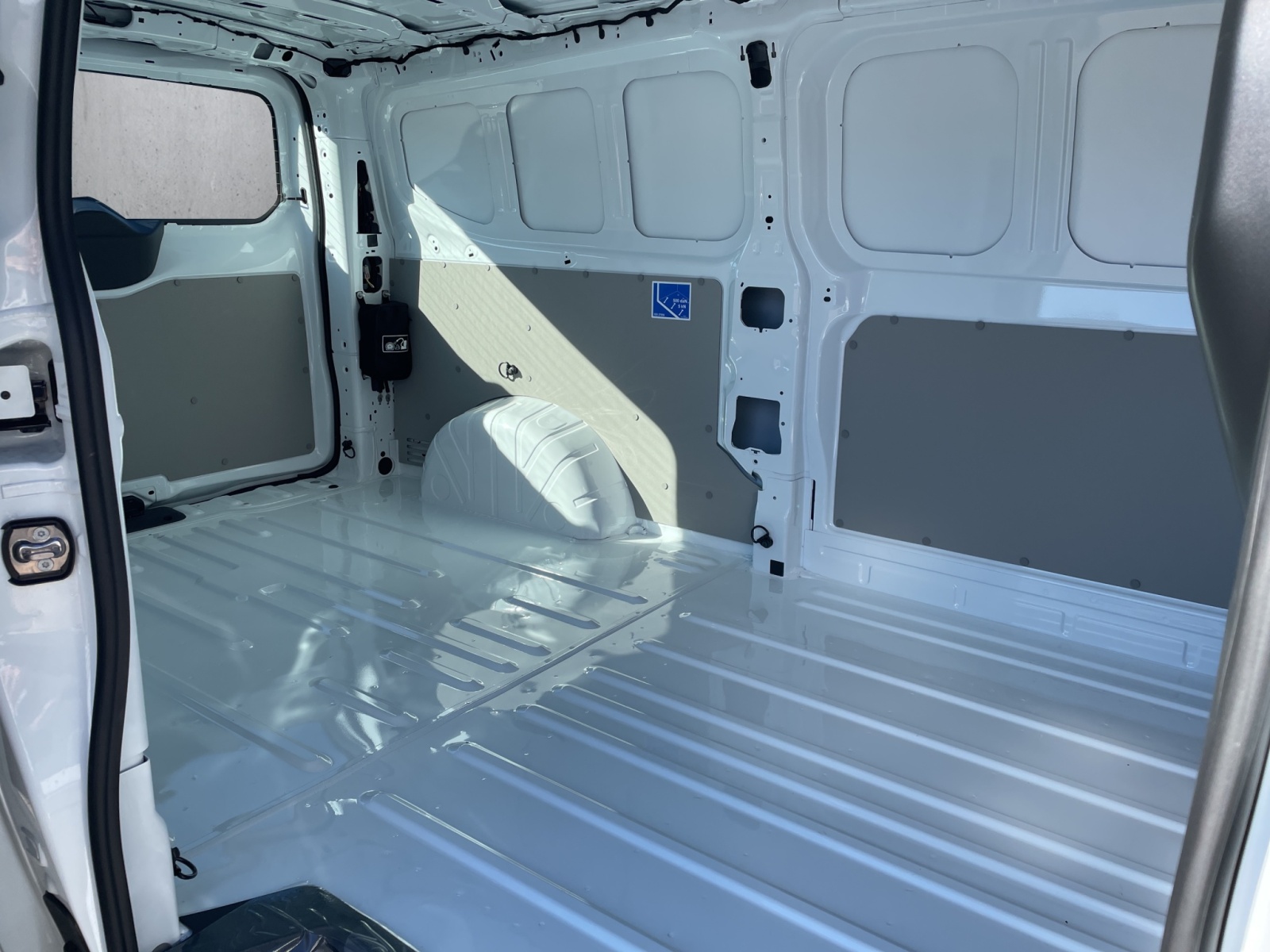 VW Transporter Kastenwagen LR 2.0 TDI 4Motion Automat-image-12