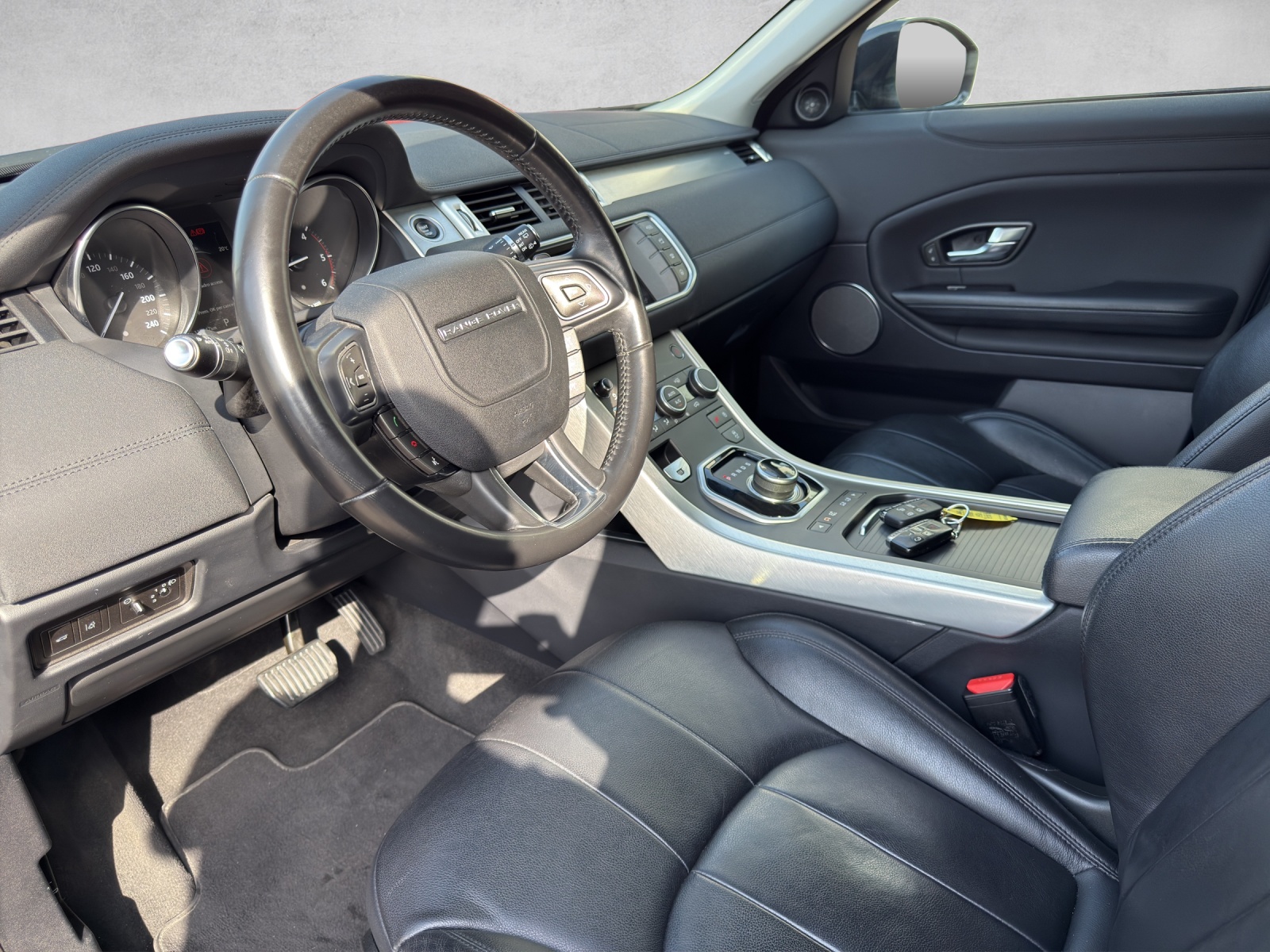 LAND ROVER Range Rover Evoque 2.0 TD4 SE Dynamic AT9-image-8