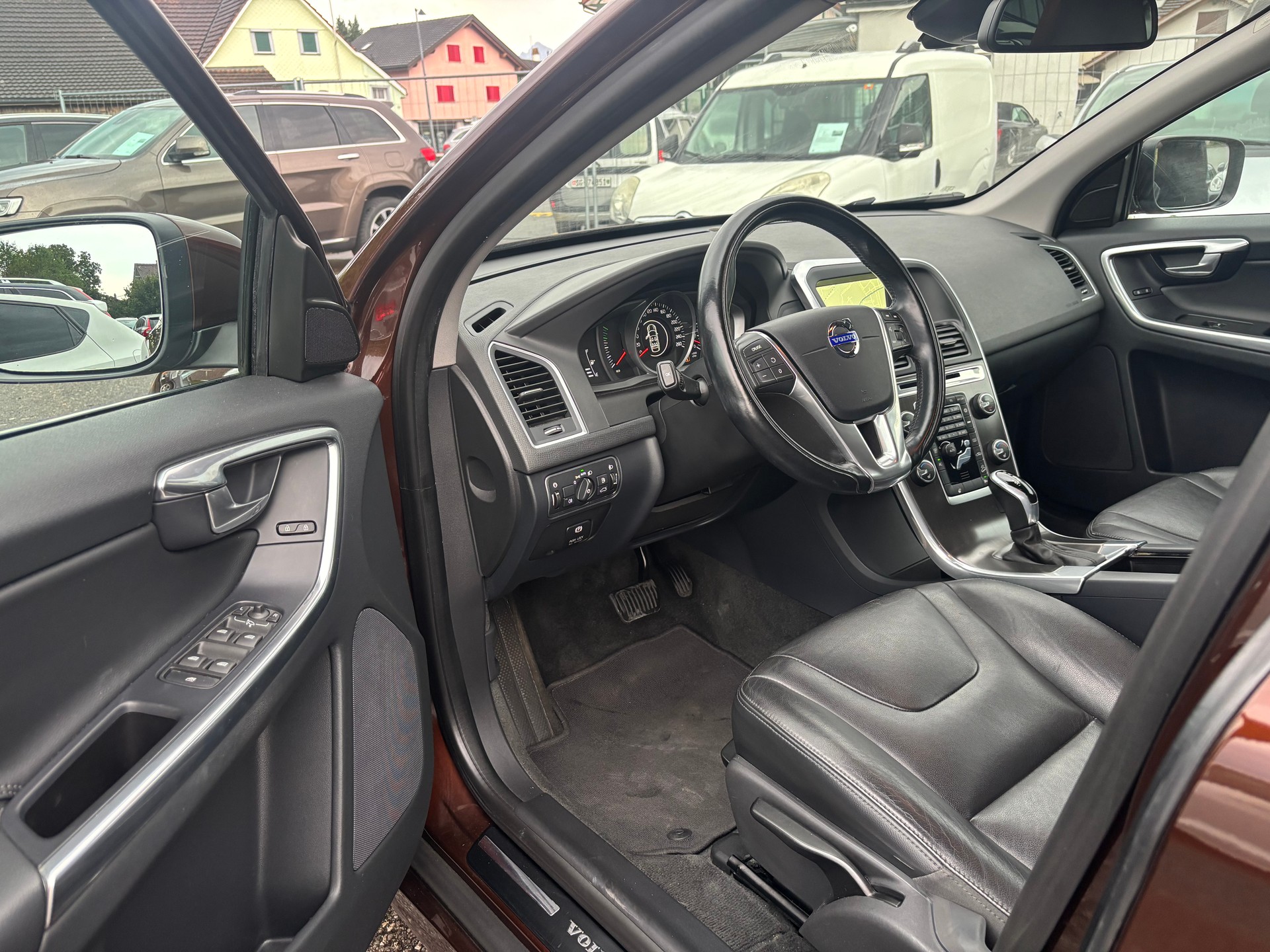 VOLVO XC60 D5 AWD Momentum Geartronic-image-10