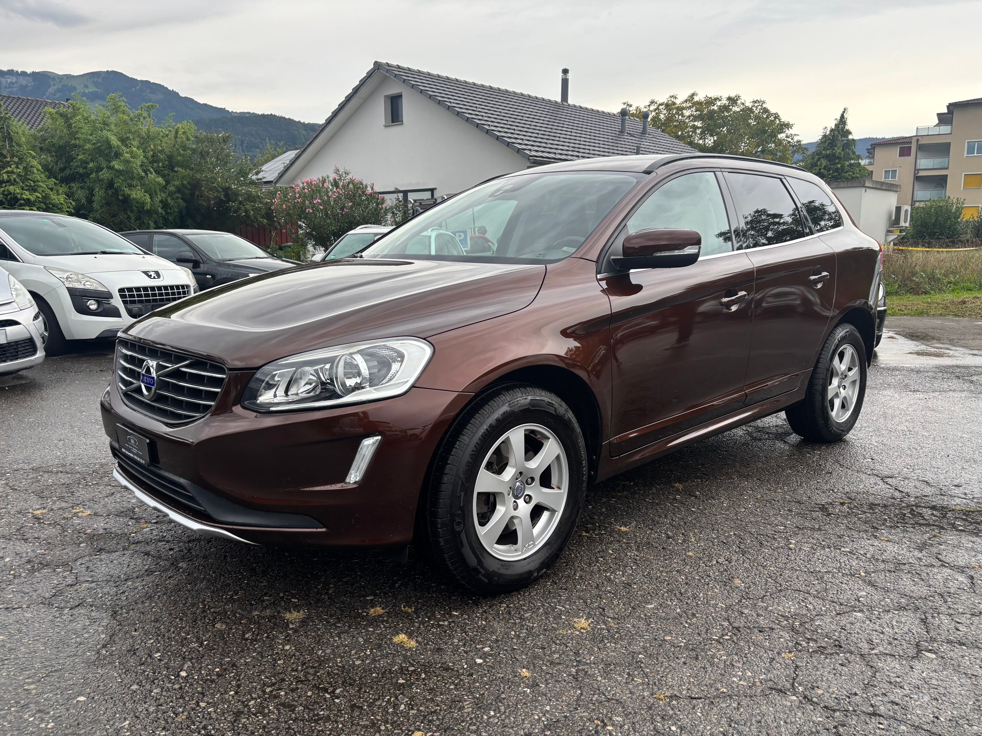 VOLVO XC60 D5 AWD Momentum Geartronic-image-3
