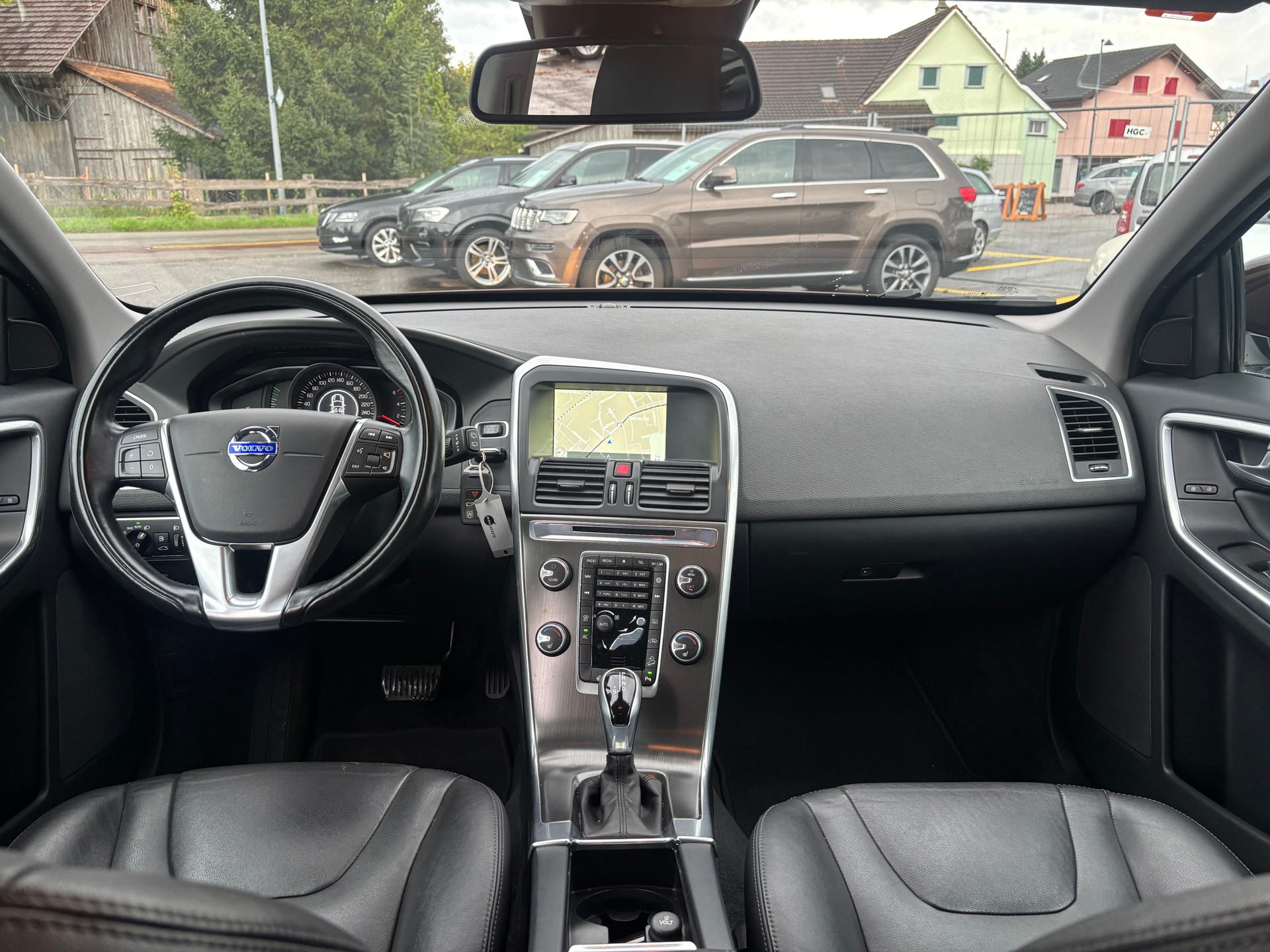 VOLVO XC60 D5 AWD Momentum Geartronic-image-12