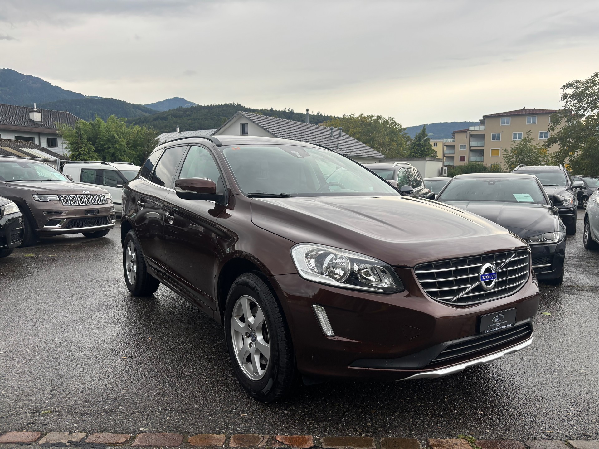 VOLVO XC60 D5 AWD Momentum Geartronic-image-2