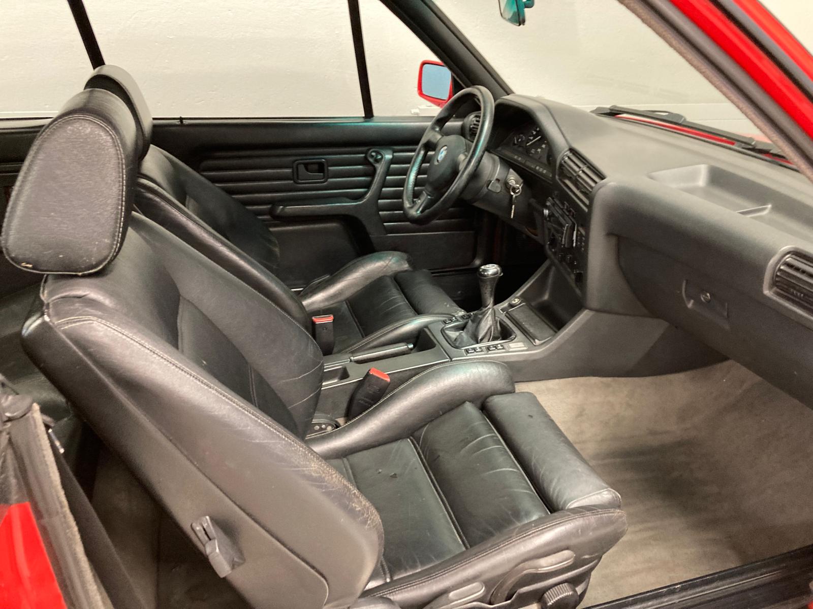 BMW 325i Cabrio-image-10