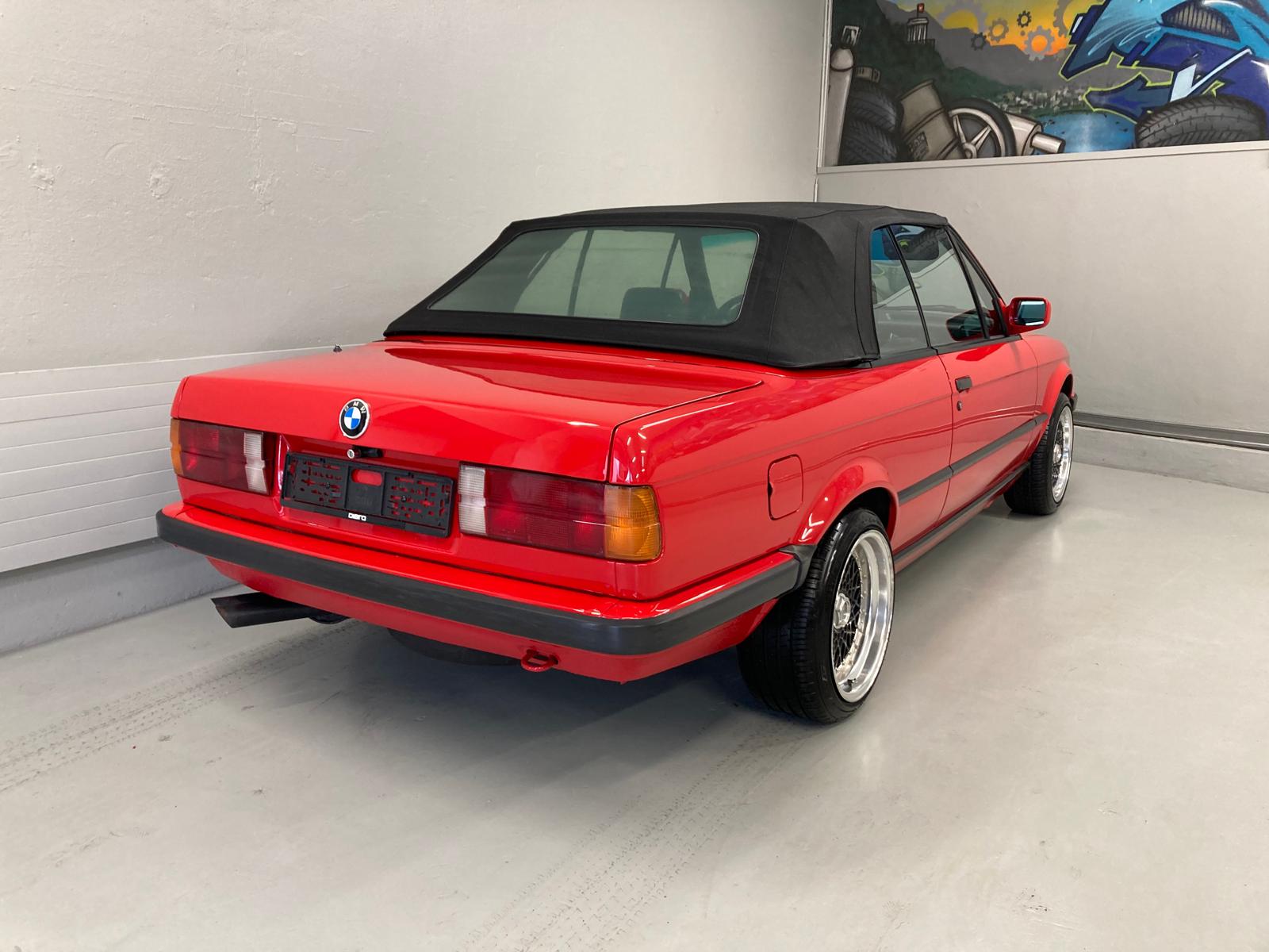 BMW 325i Cabrio-image-5