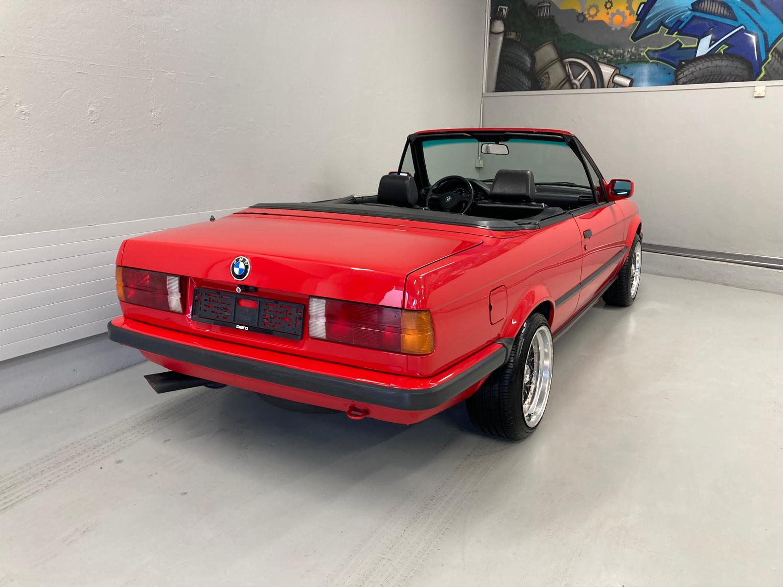 BMW 325i Cabrio-image-4