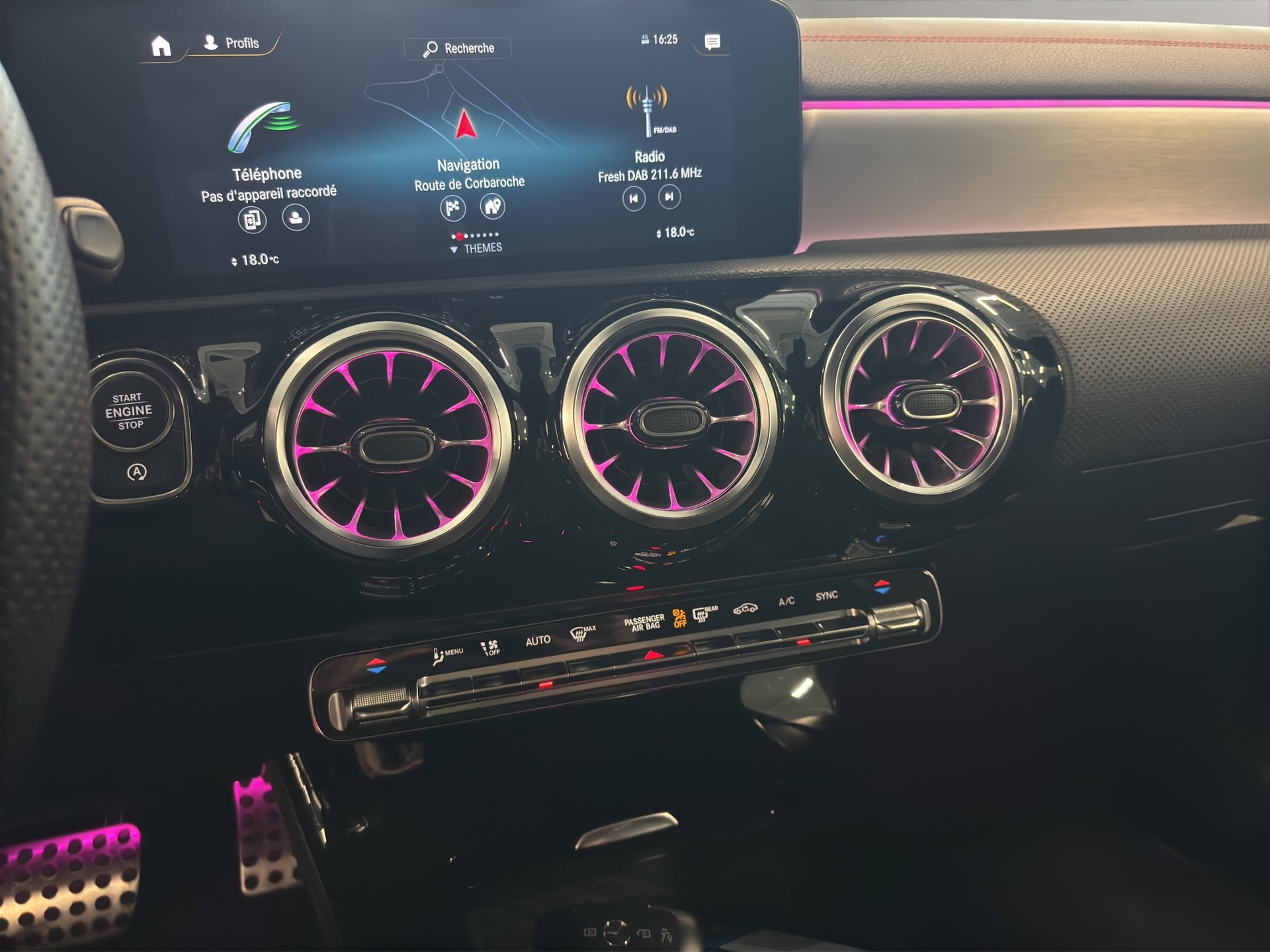 MERCEDES-BENZ CLA Shooting Brake 250 4Matic 7G-DCT AMG Line-image-11