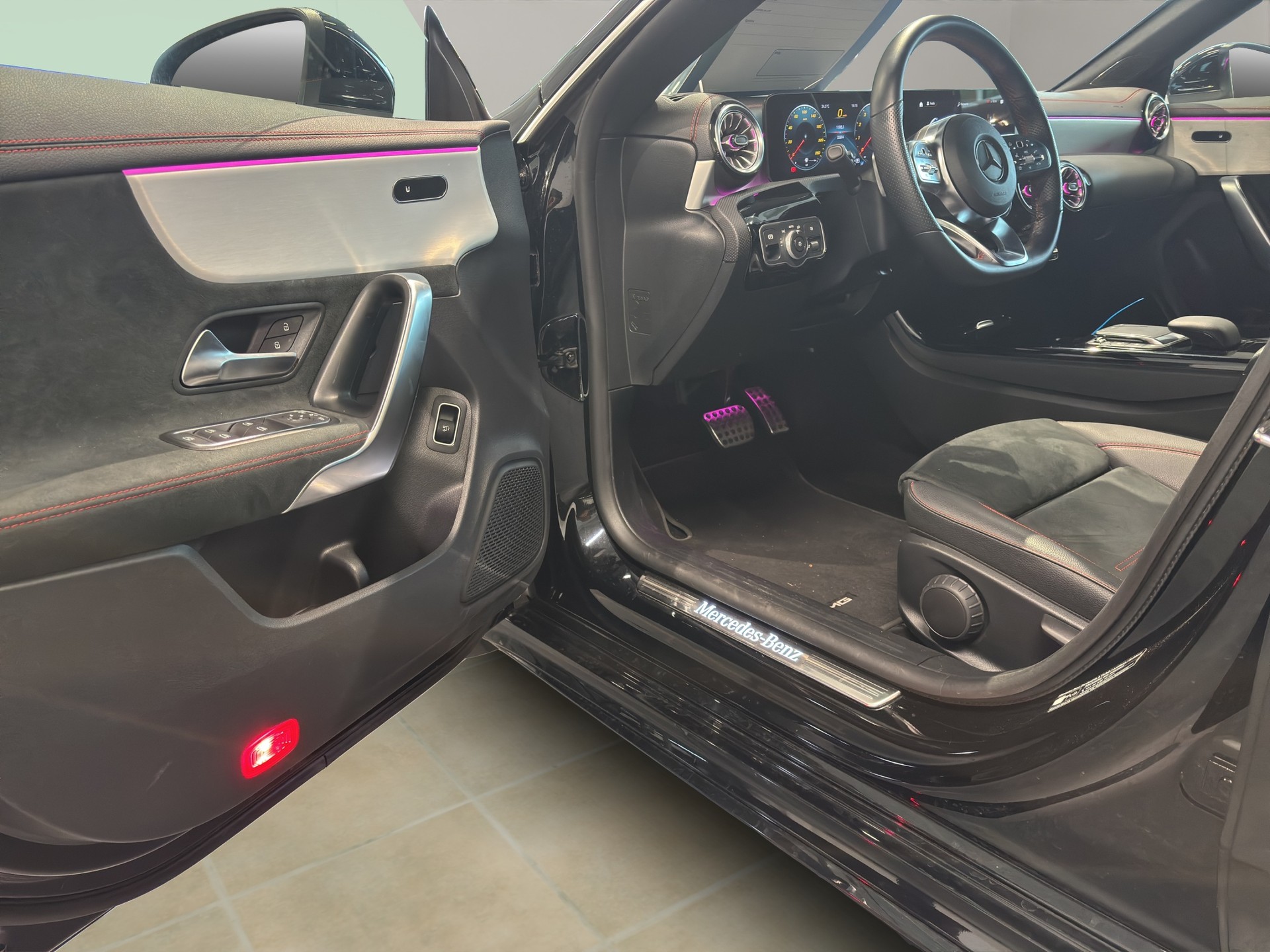 MERCEDES-BENZ CLA Shooting Brake 250 4Matic 7G-DCT AMG Line-image-22