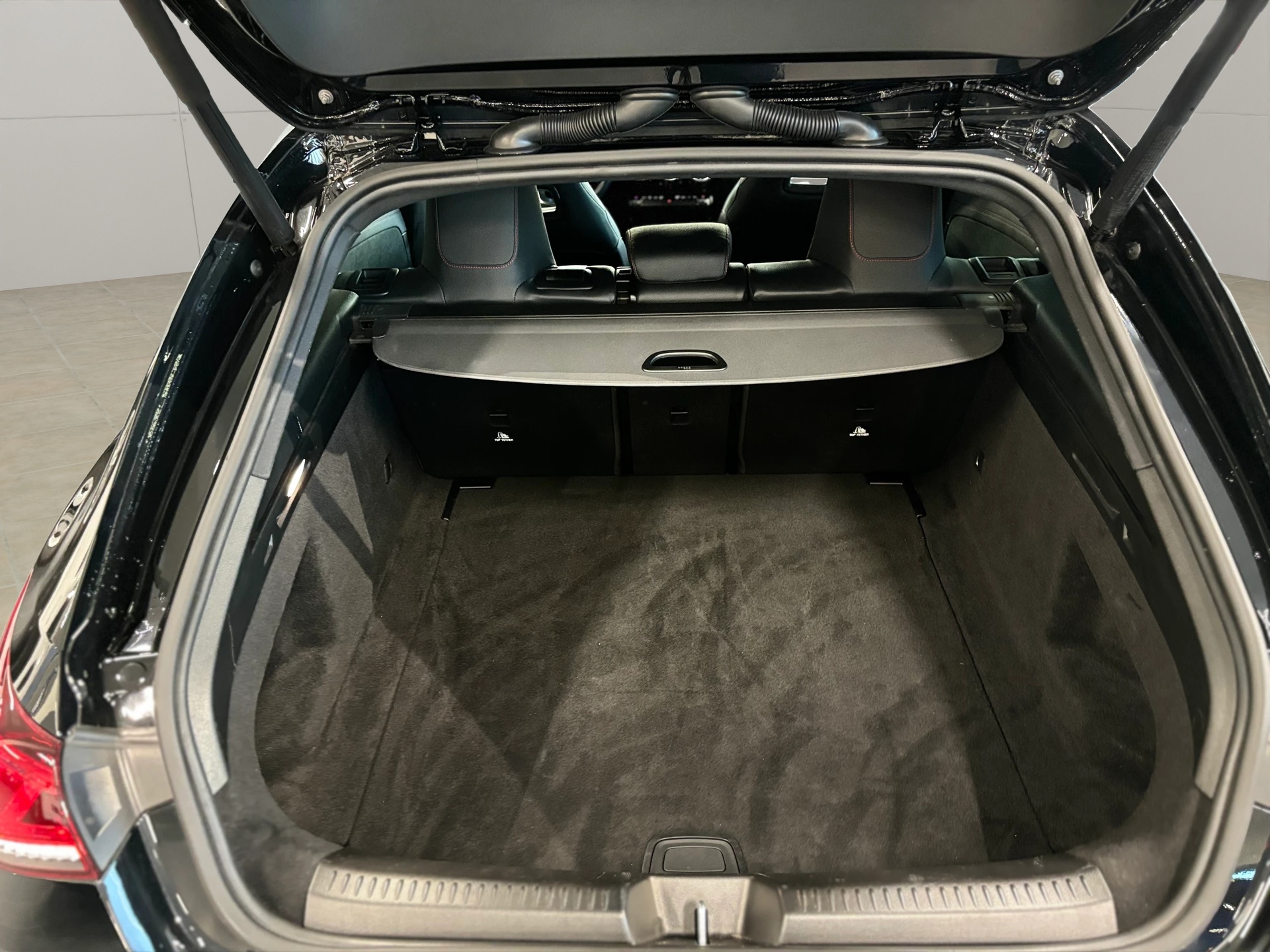 MERCEDES-BENZ CLA Shooting Brake 250 4Matic 7G-DCT AMG Line-image-30