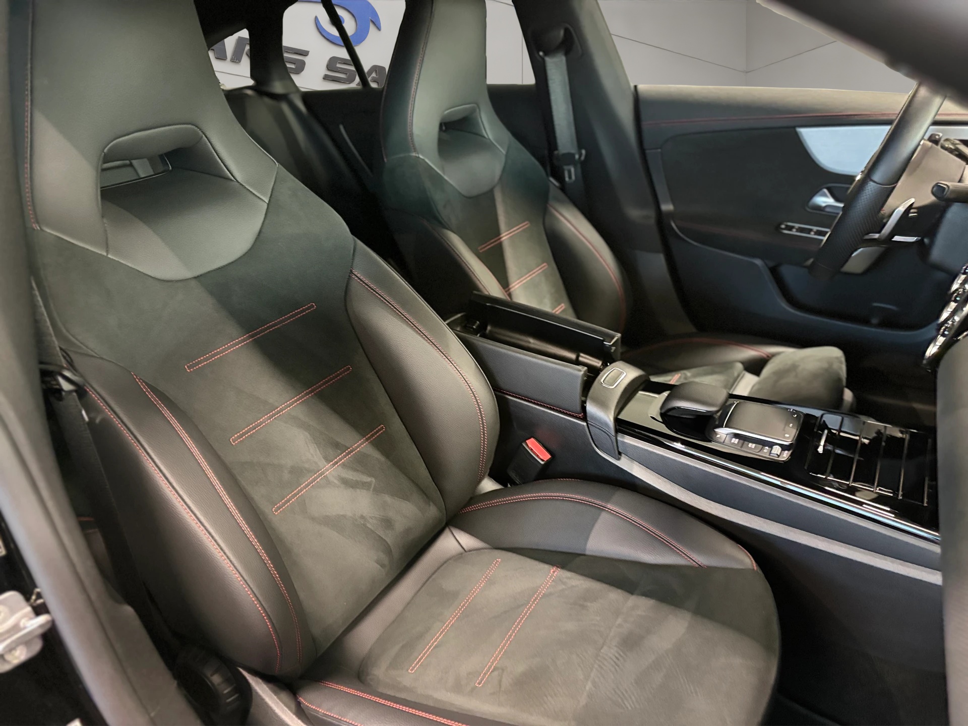MERCEDES-BENZ CLA Shooting Brake 250 4Matic 7G-DCT AMG Line-image-19
