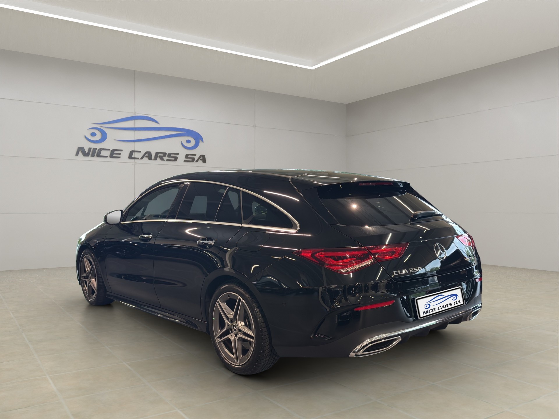 MERCEDES-BENZ CLA Shooting Brake 250 4Matic 7G-DCT AMG Line-image-4