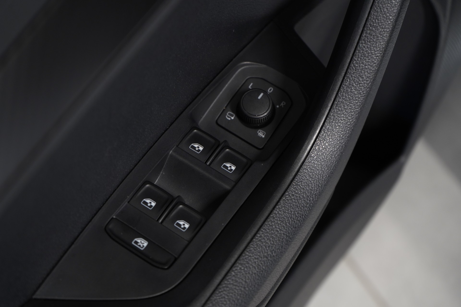 SKODA Karoq 1.5 TSI SportLine DSG-image-13
