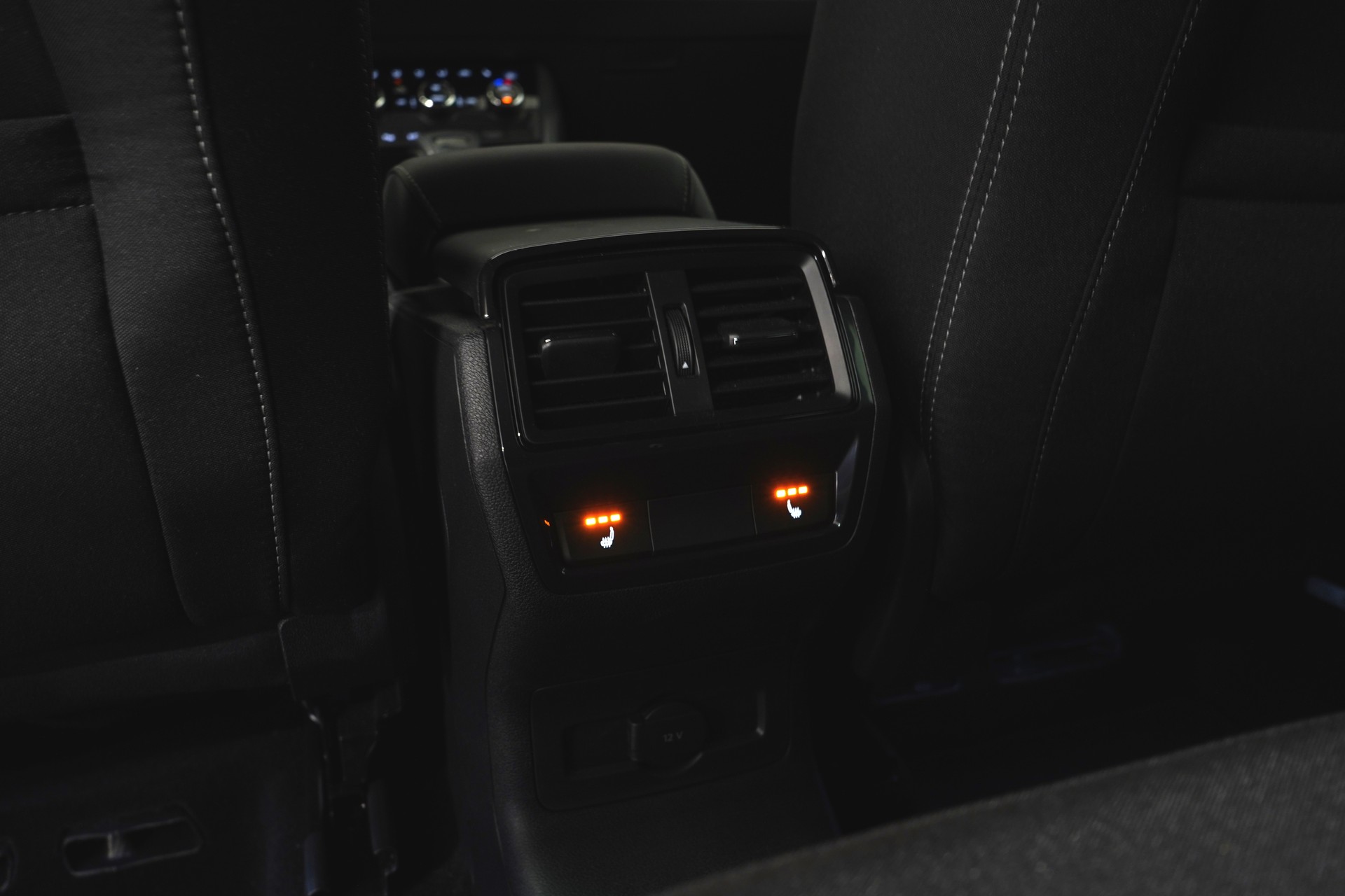SKODA Karoq 1.5 TSI SportLine DSG-image-27