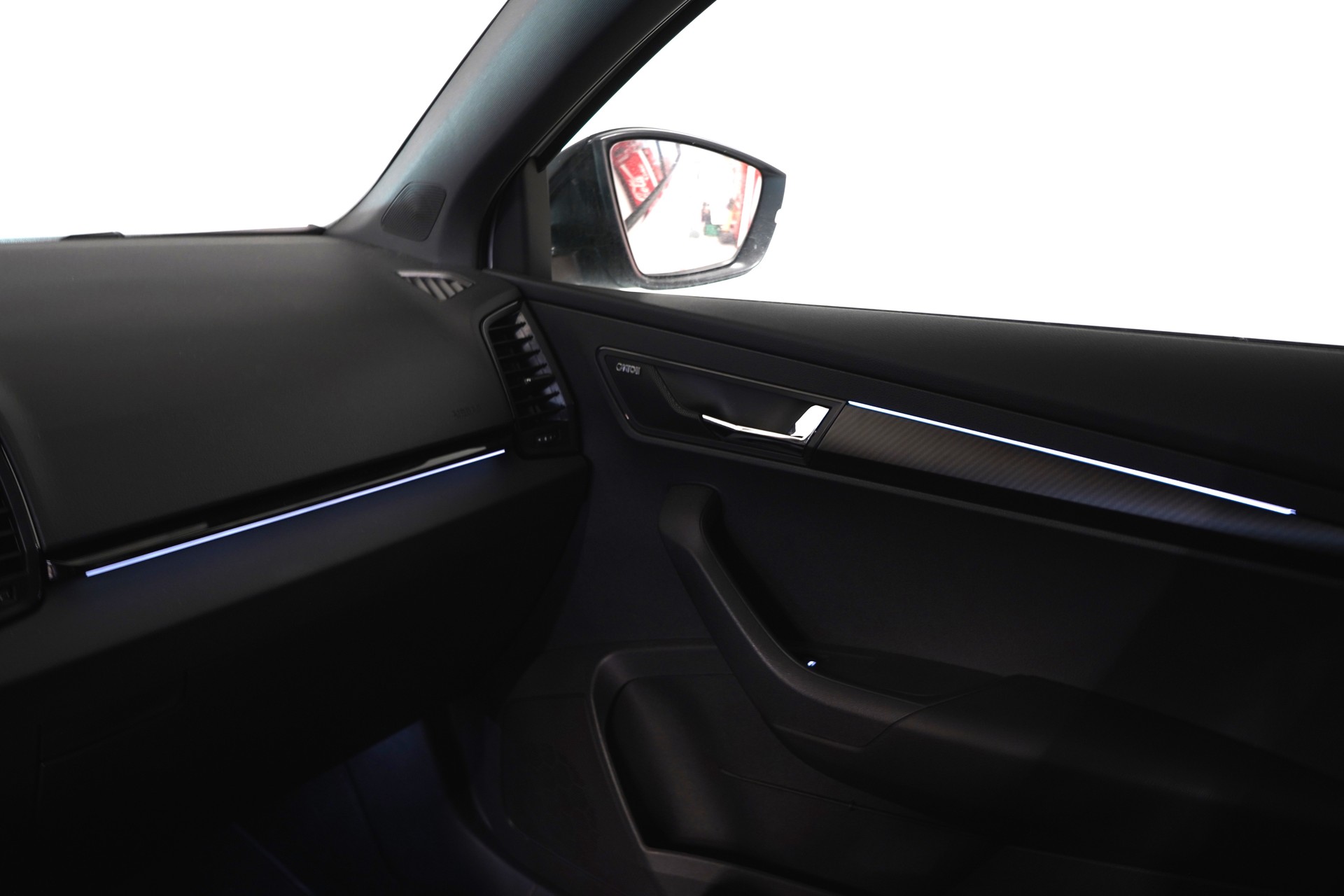 SKODA Karoq 1.5 TSI SportLine DSG-image-25