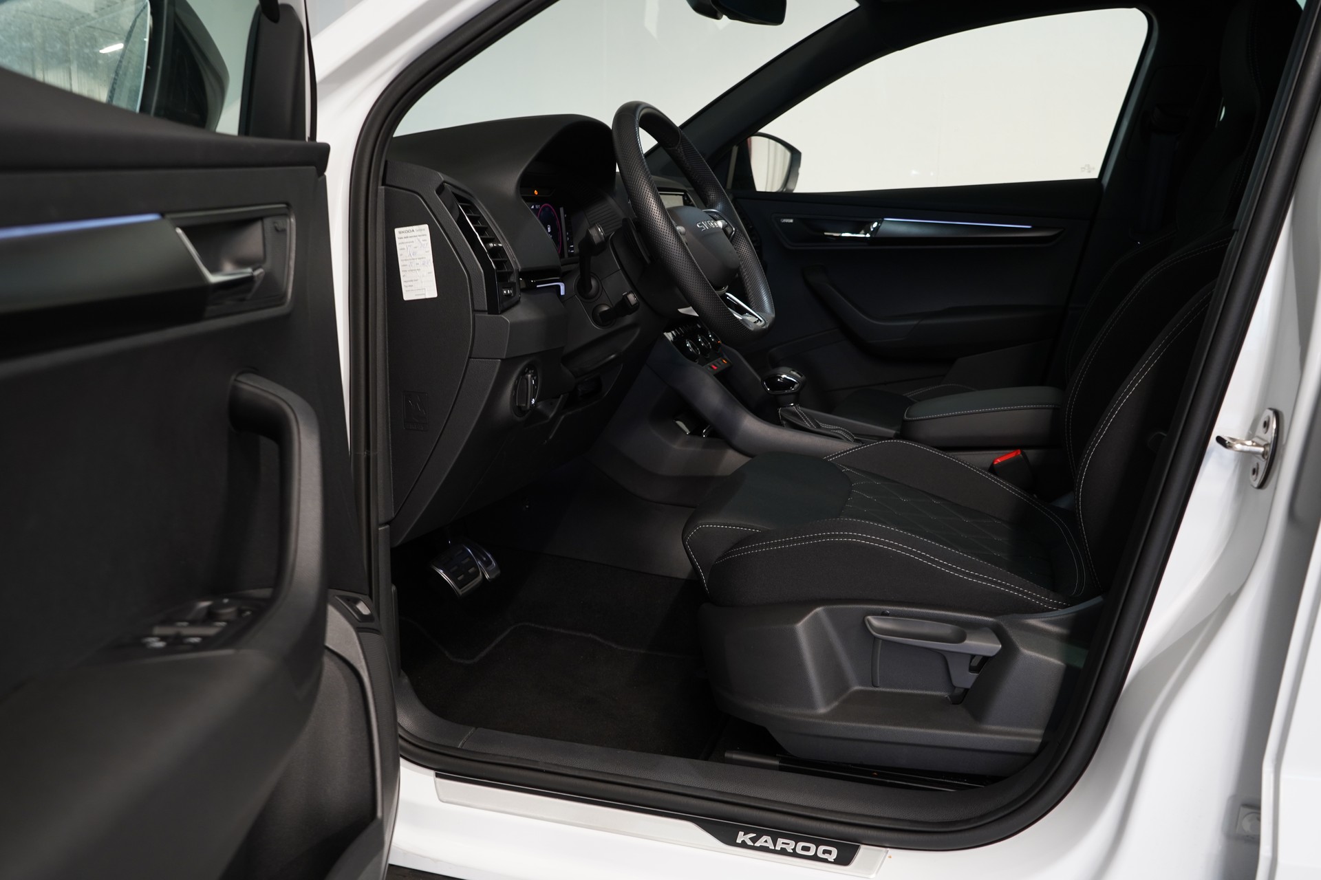 SKODA Karoq 1.5 TSI SportLine DSG-image-12