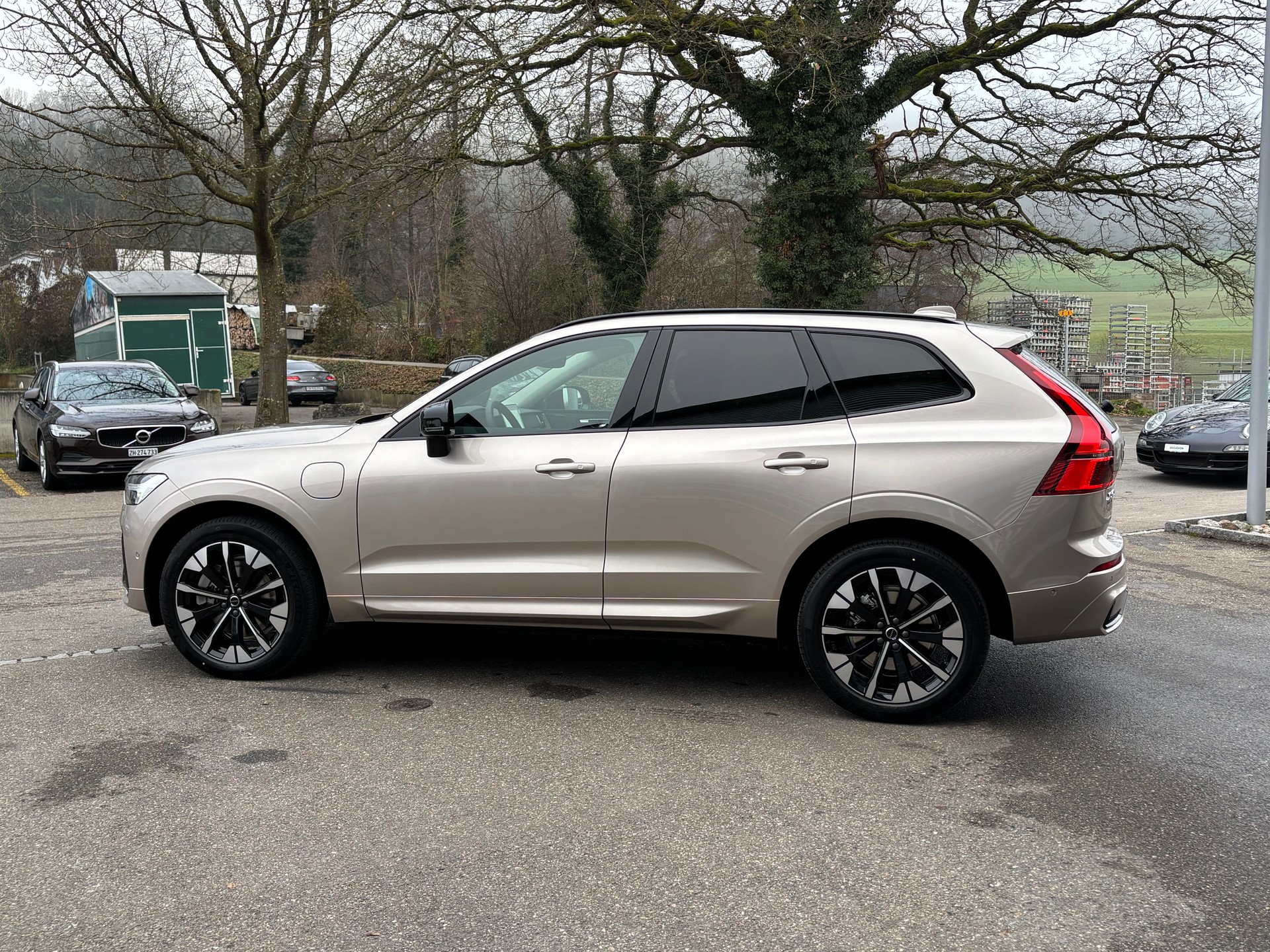 VOLVO XC60 2.0 T6 TE Ultra Dark eAWD-showroom-element-3