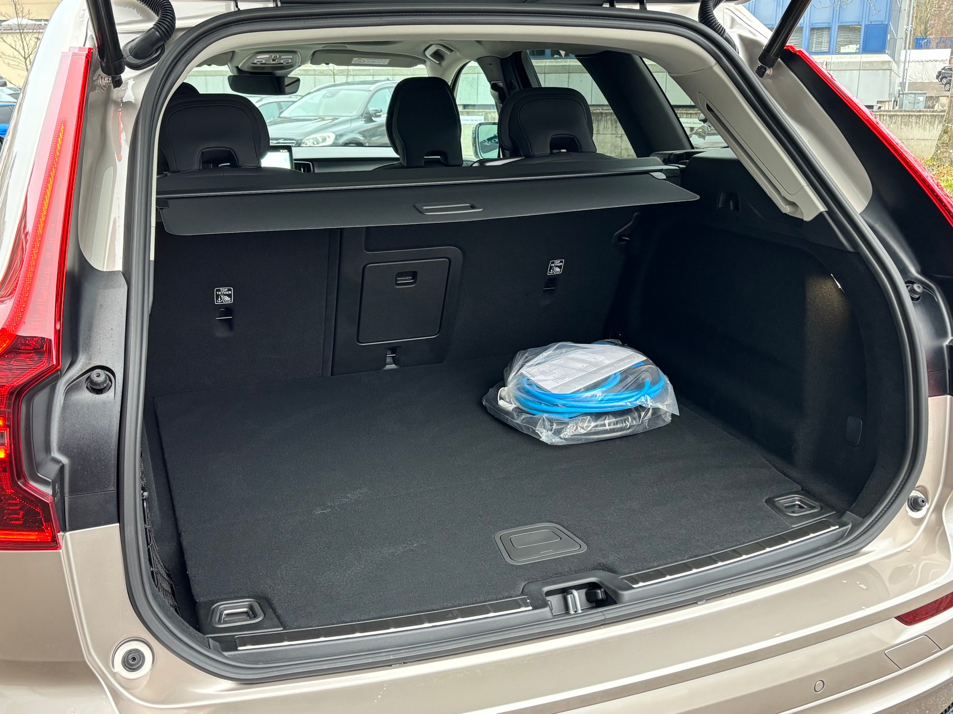 VOLVO XC60 2.0 T6 TE Ultra Dark eAWD-image-8