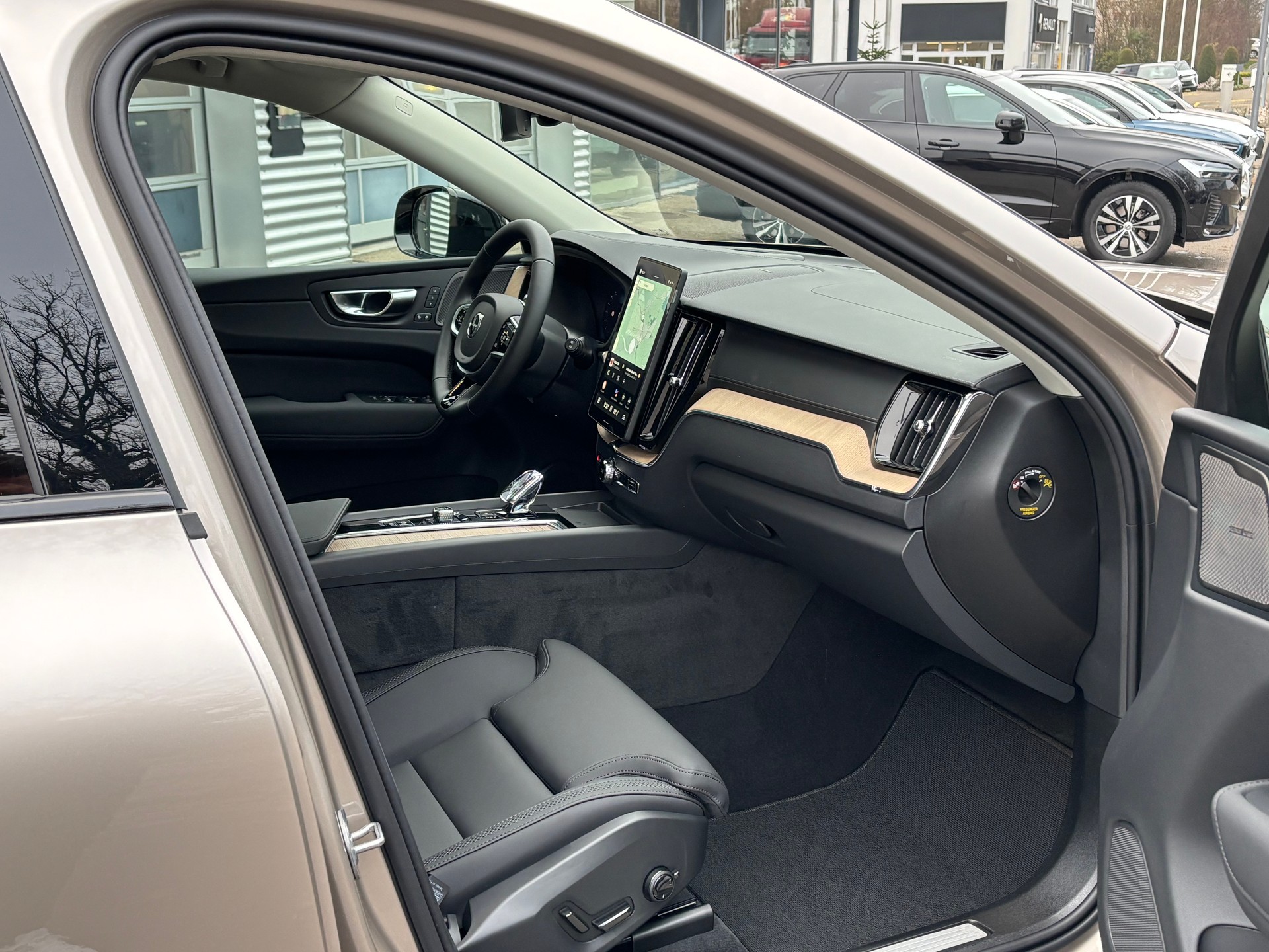 VOLVO XC60 2.0 T6 TE Ultra Dark eAWD-image-5