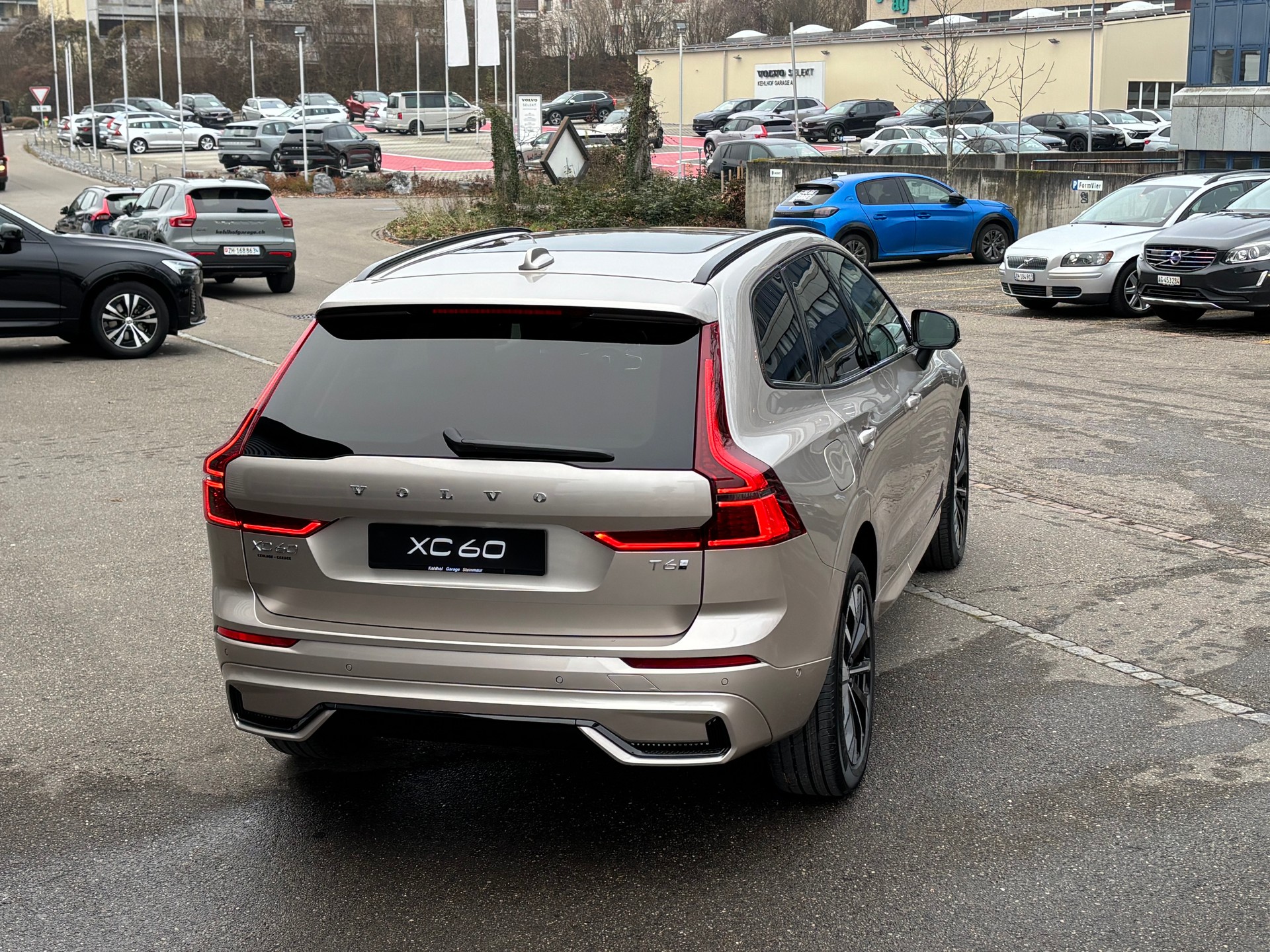VOLVO XC60 2.0 T6 TE Ultra Dark eAWD-image-4