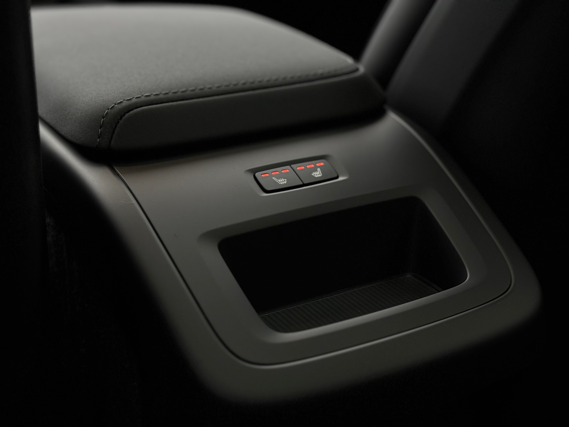 VOLVO XC60 2.0 T6 TE Ultra Dark eAWD-image-10