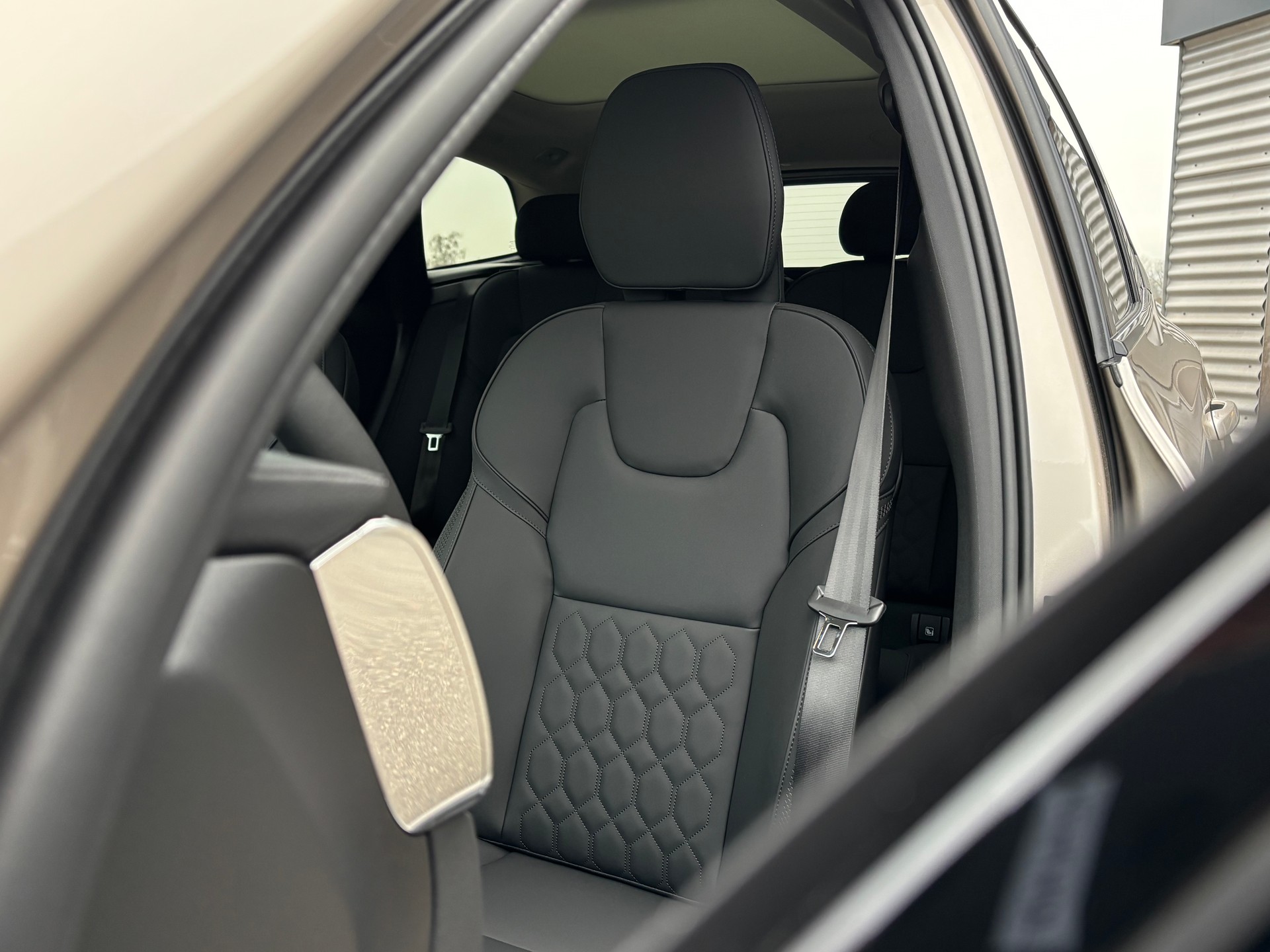 VOLVO XC60 2.0 T6 TE Ultra Dark eAWD-showroom-element-2