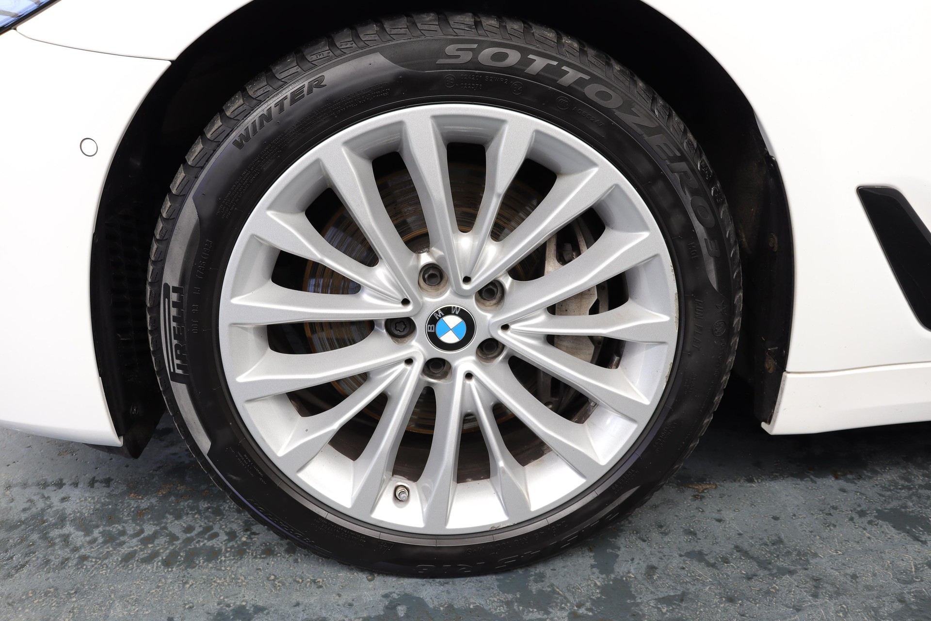 BMW 540d xDrive SAG Touring-image-9