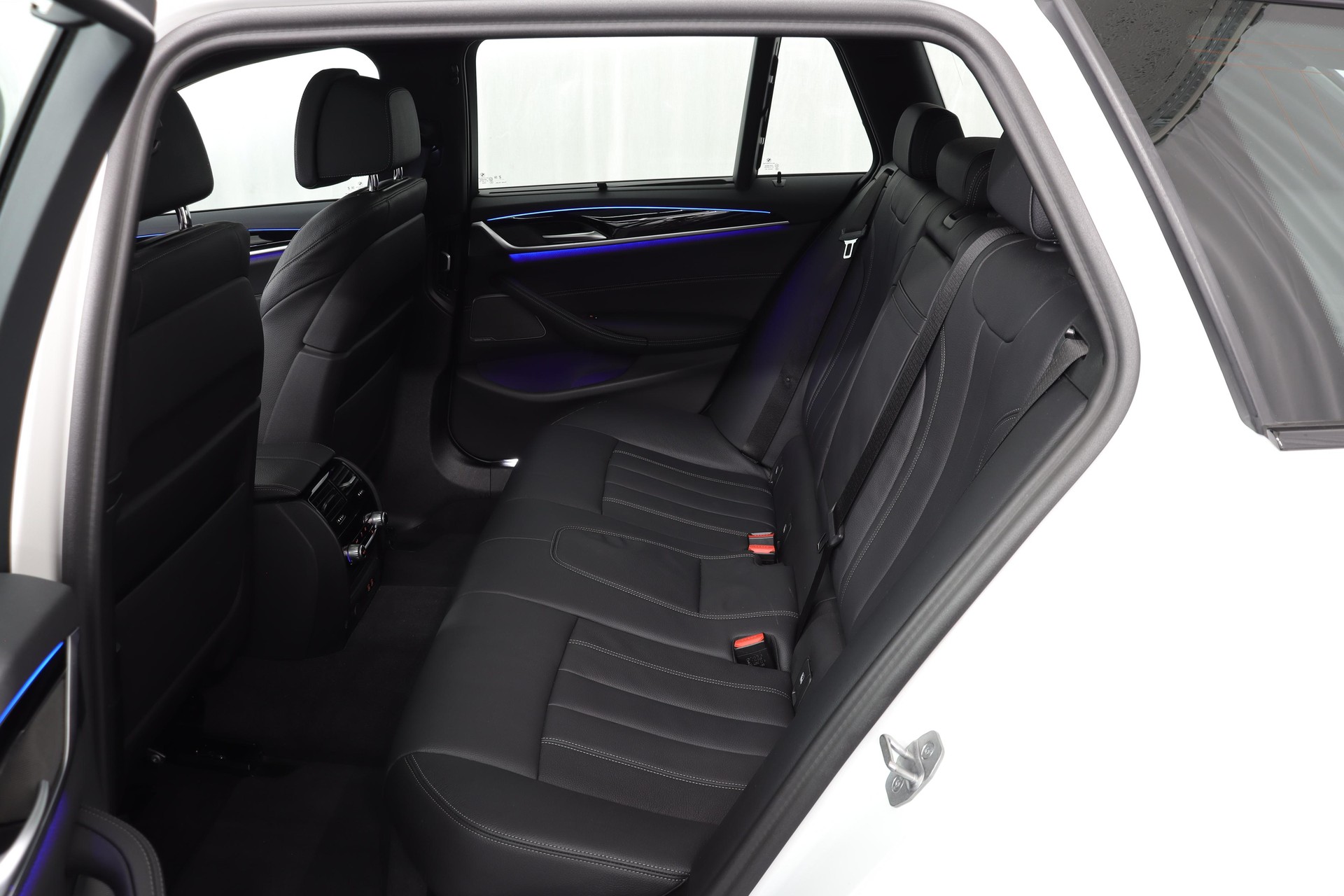BMW 540d xDrive SAG Touring-showroom-element-2