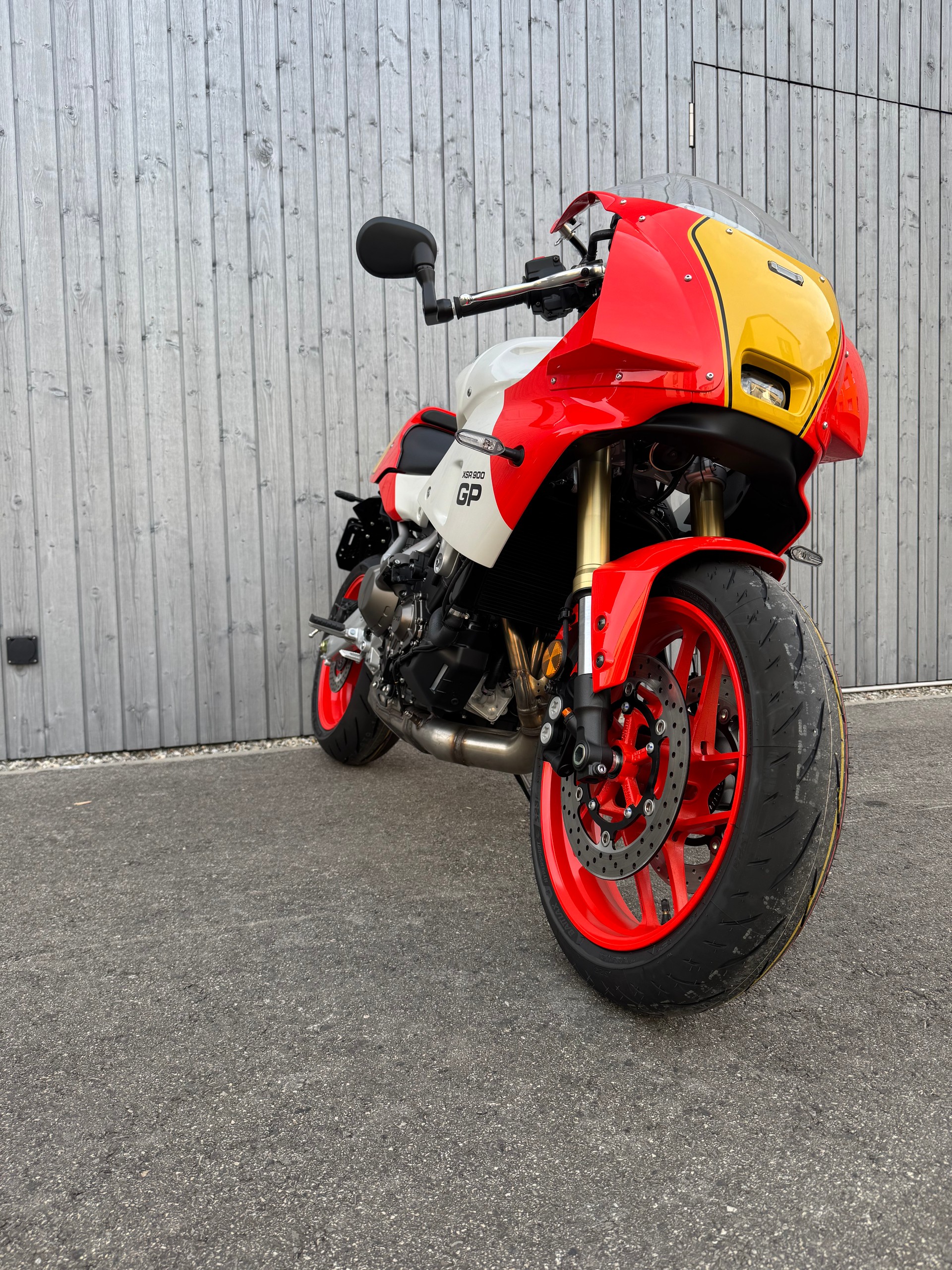 YAMAHA XSR 900 GP-image-1