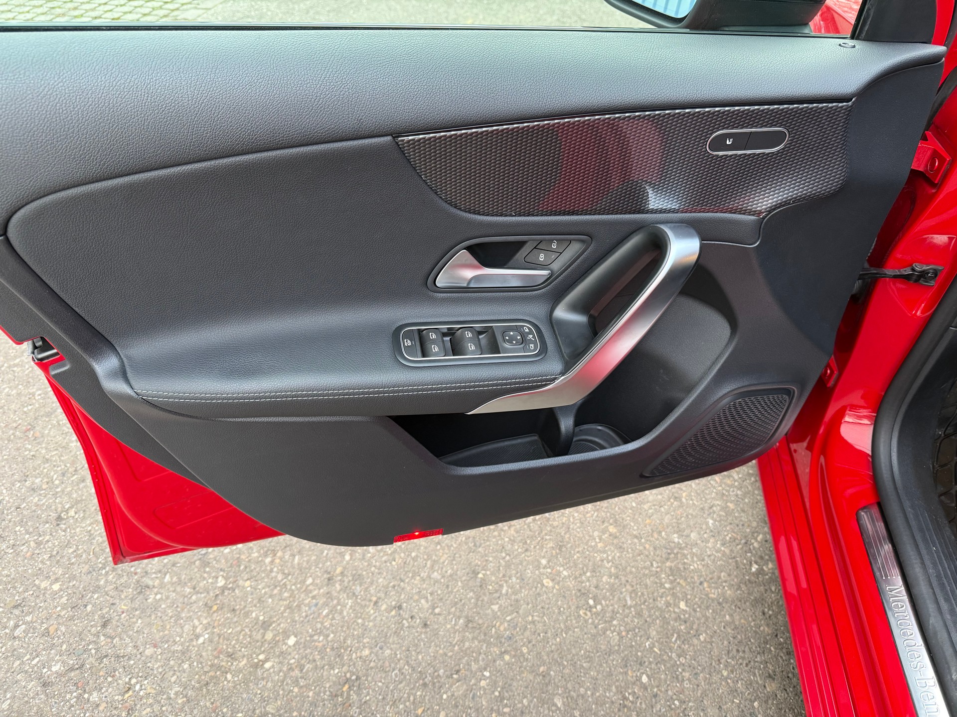 MERCEDES-BENZ A 180 Progressive-image-5