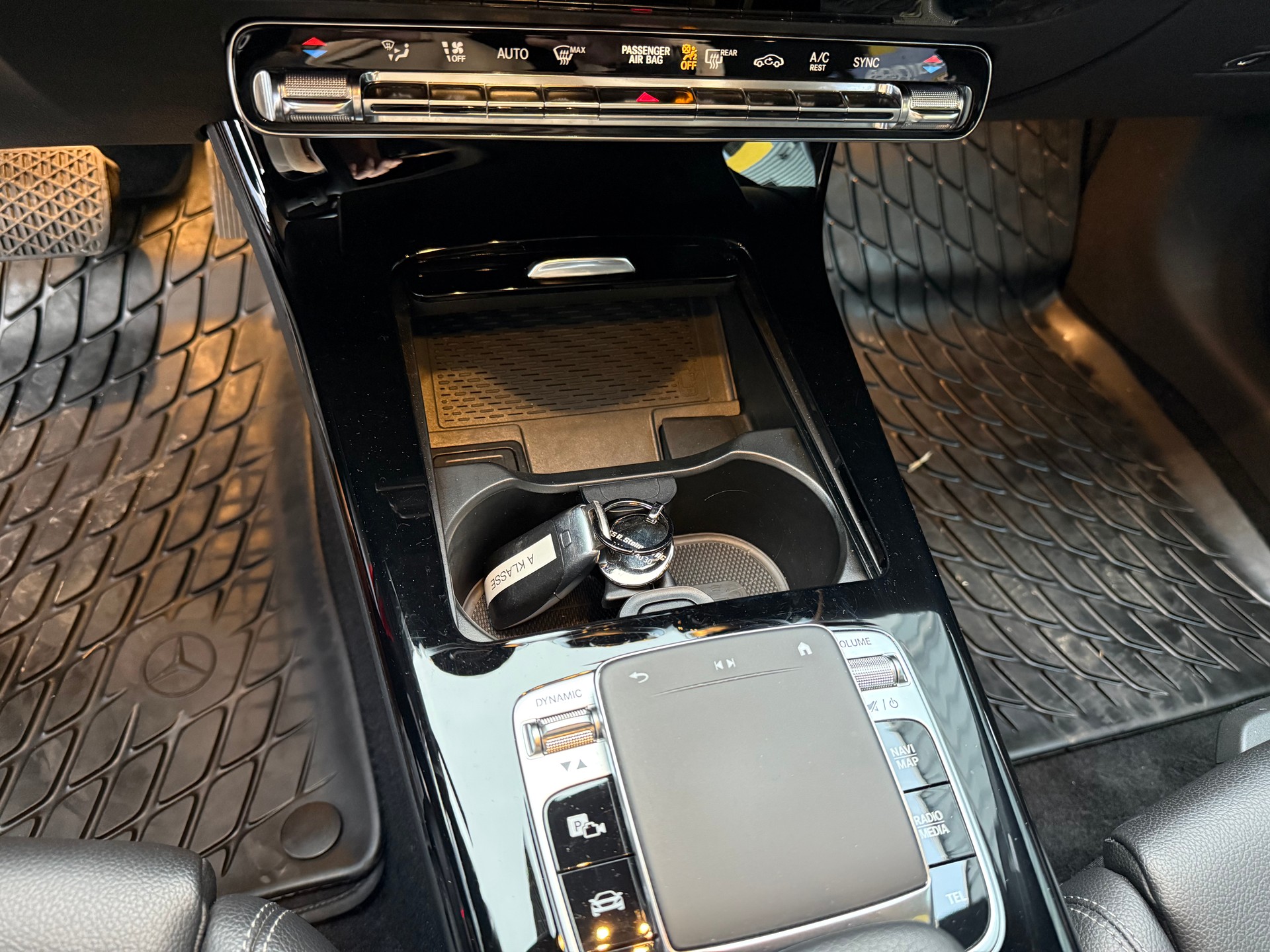 MERCEDES-BENZ A 180 Progressive-image-11