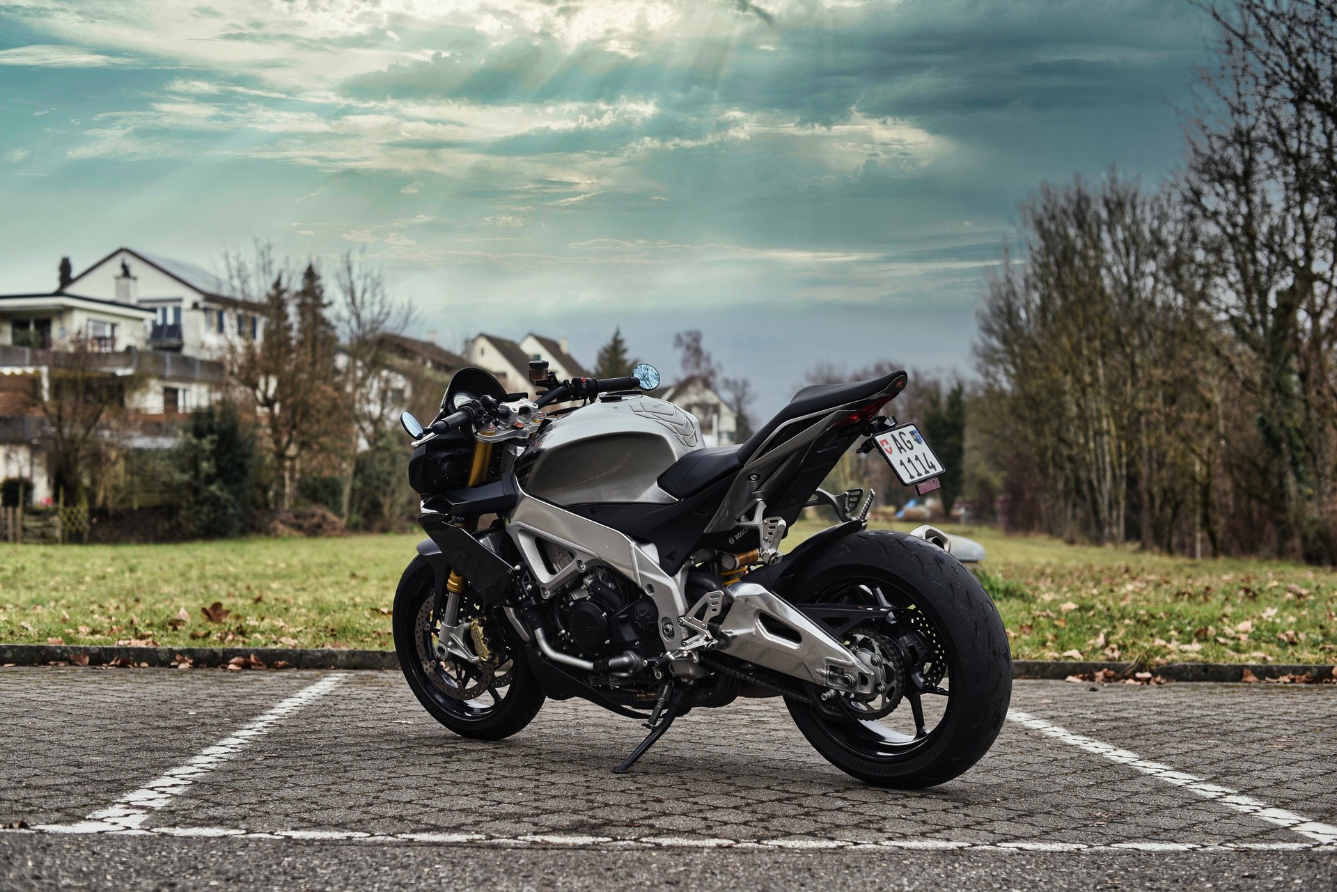 APRILIA Tuono V4 1100 R-image-1