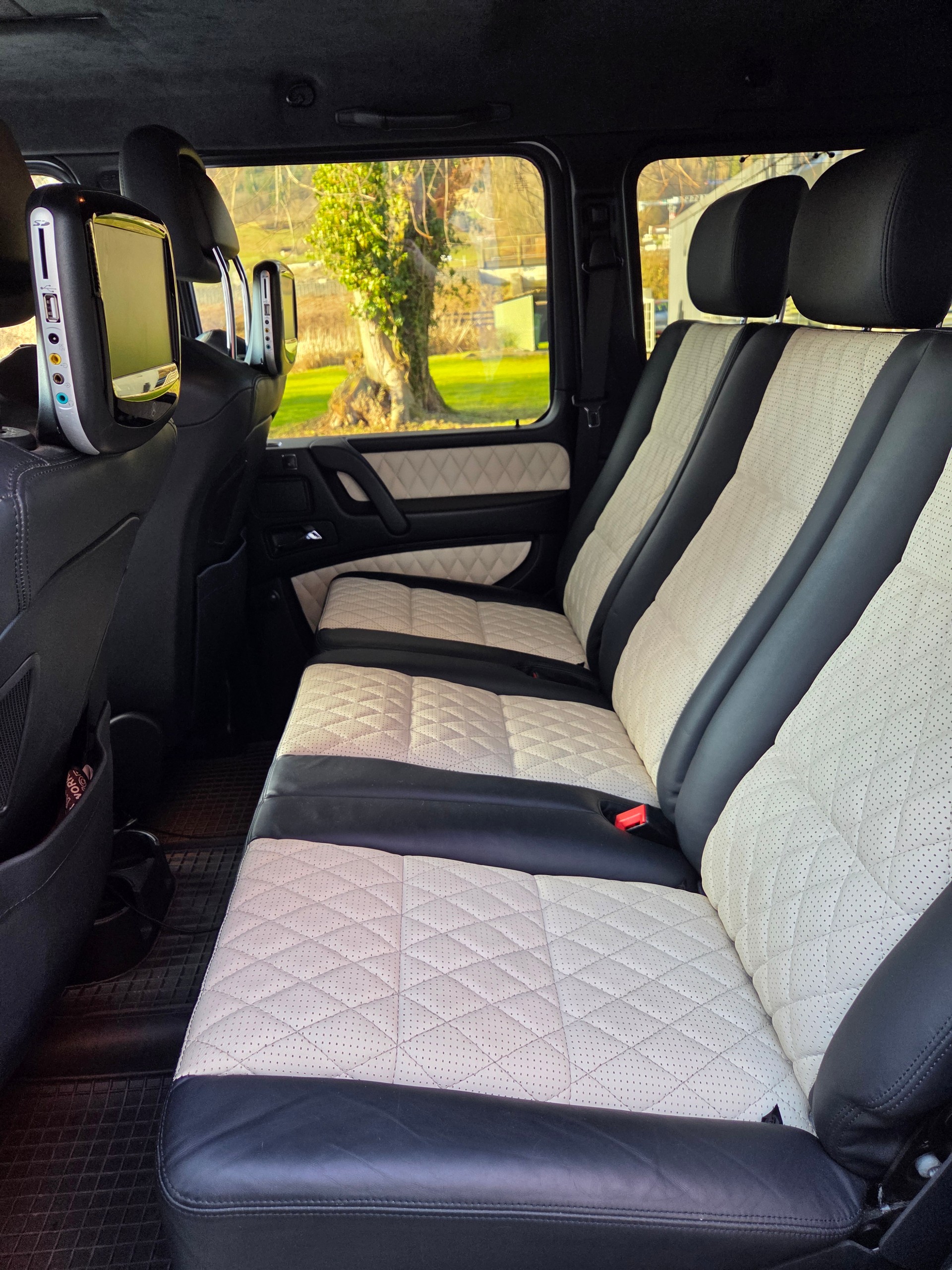 MERCEDES-BENZ G 63 AMG Automatic-image-13