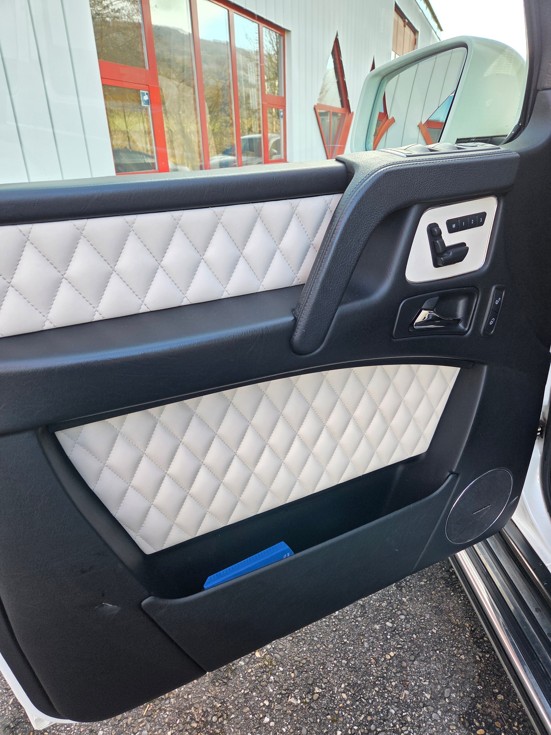 MERCEDES-BENZ G 63 AMG Automatic-image-14