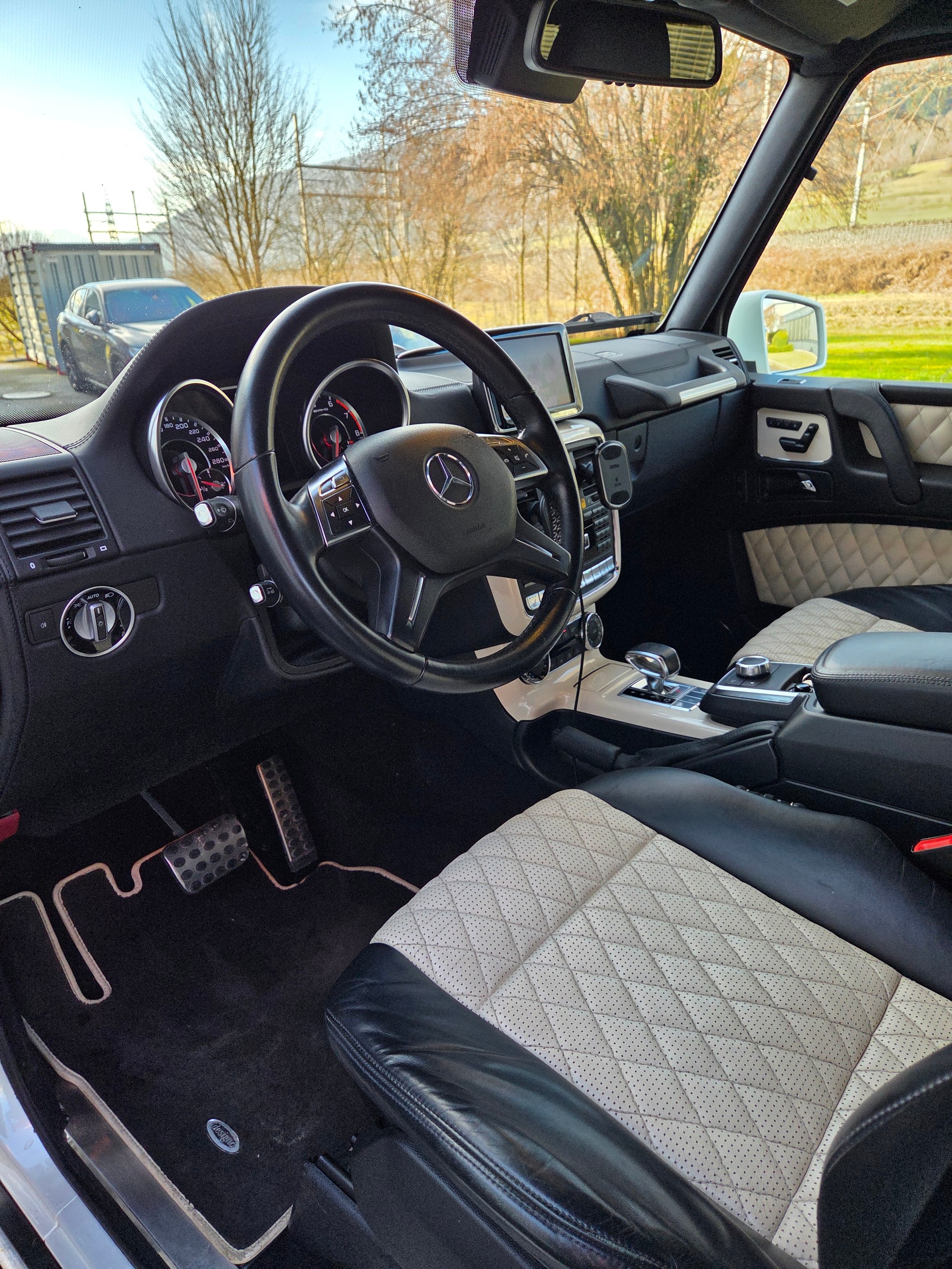 MERCEDES-BENZ G 63 AMG Automatic-image-9