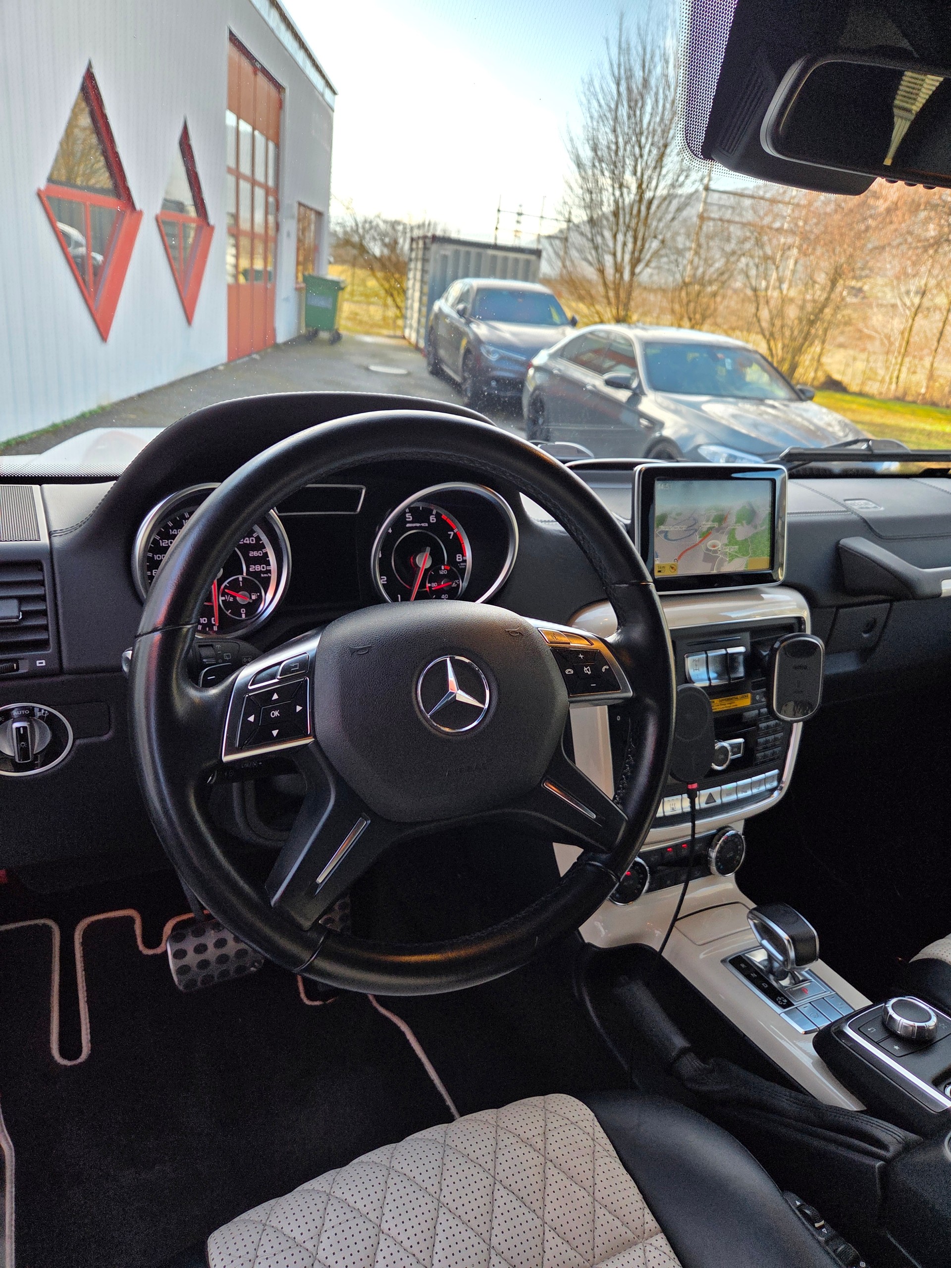 MERCEDES-BENZ G 63 AMG Automatic-image-10