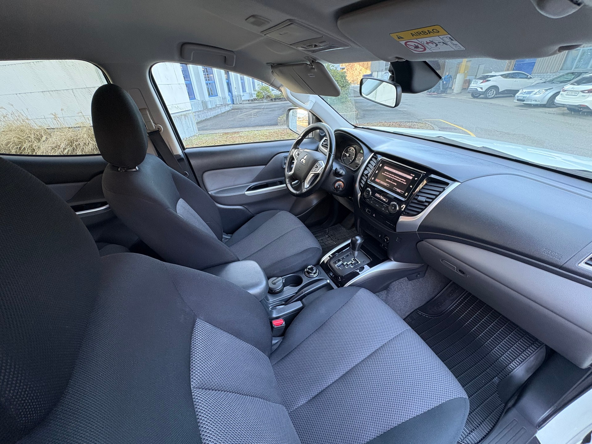MITSUBISHI L 200 2.4 Style Double Cab A-image-10