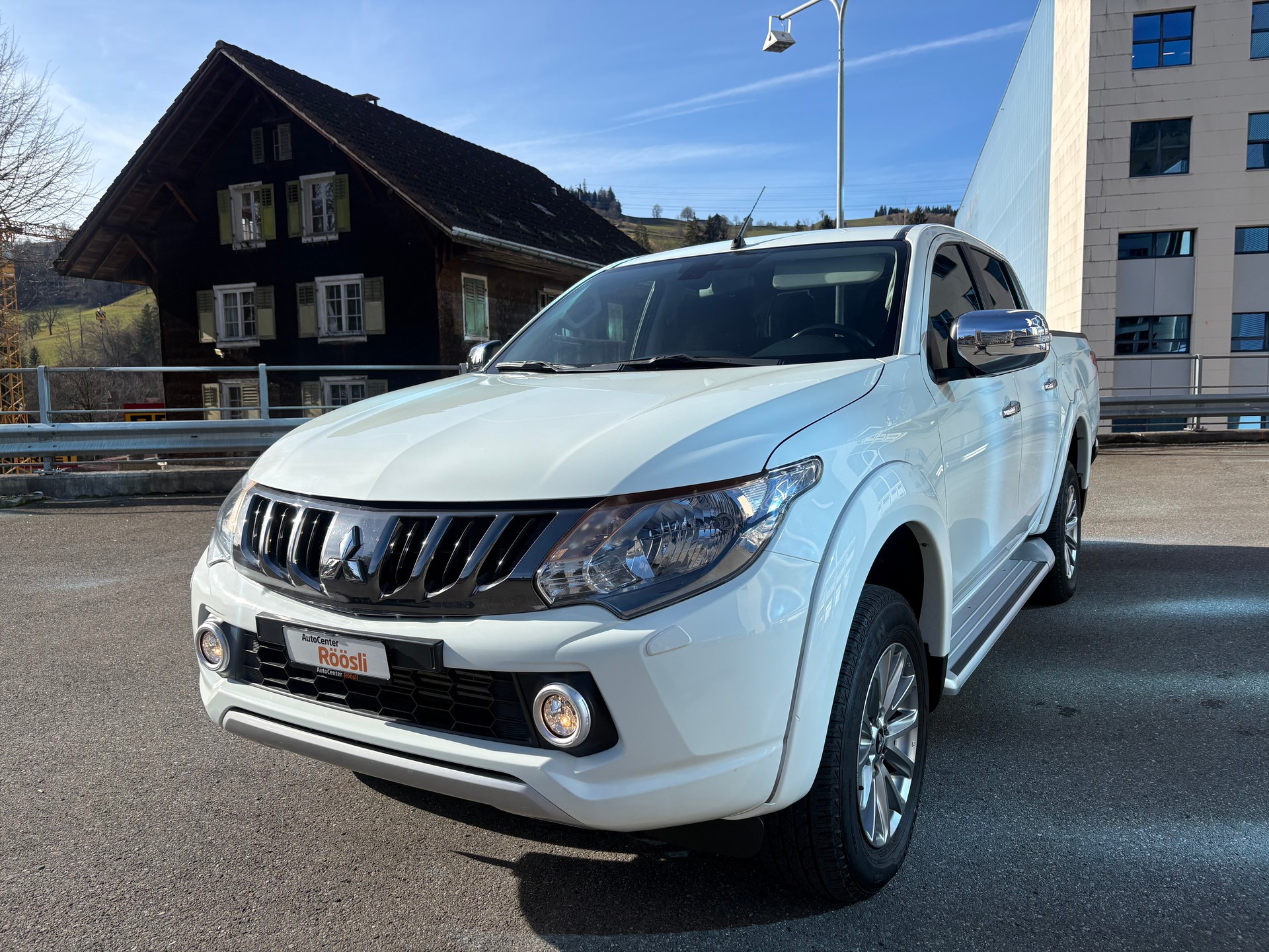 MITSUBISHI L 200 2.4 Style Double Cab A-image-4