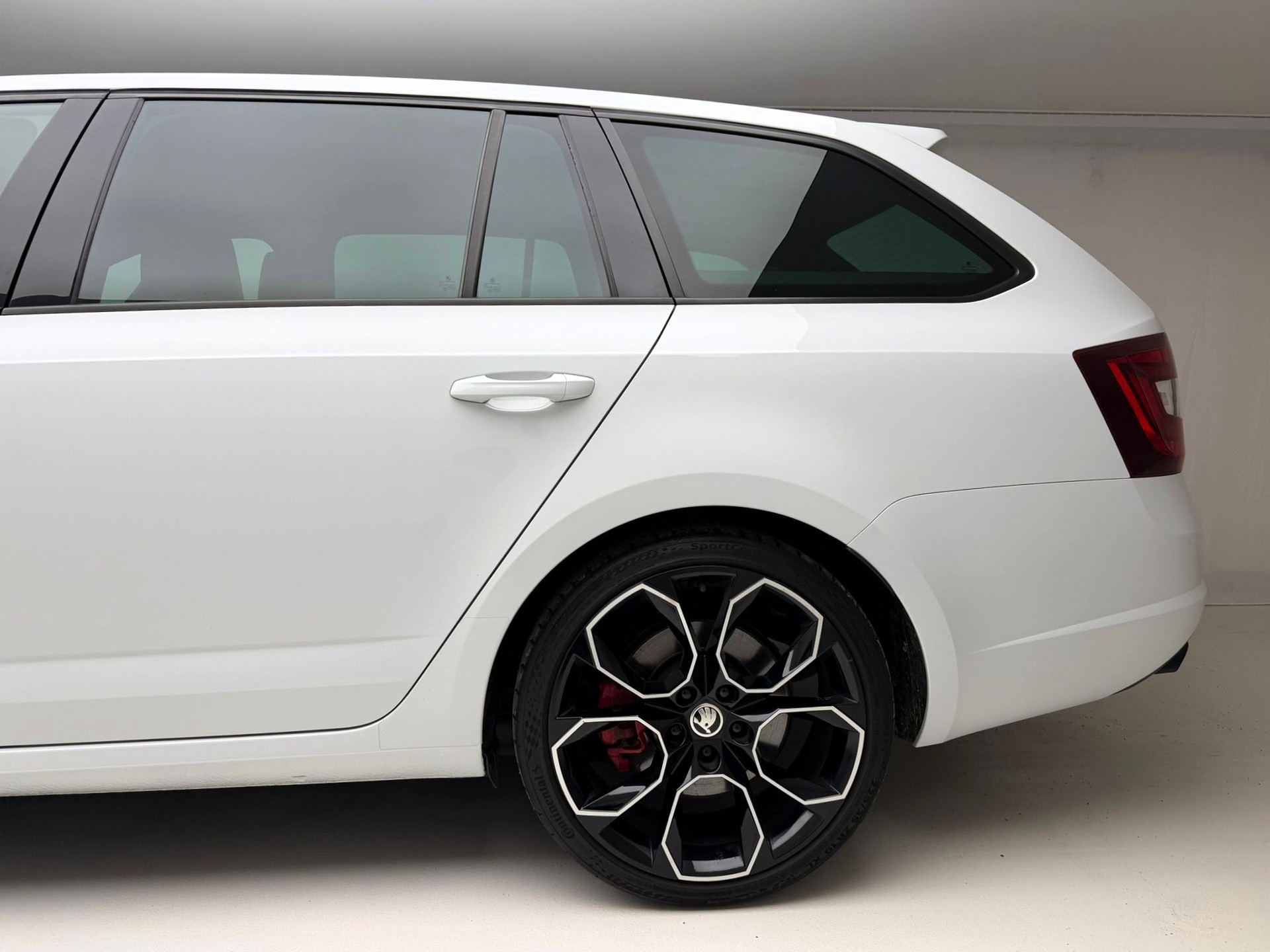 SKODA Octavia Combi 2.0 TSI RS 245 DSG-image-9
