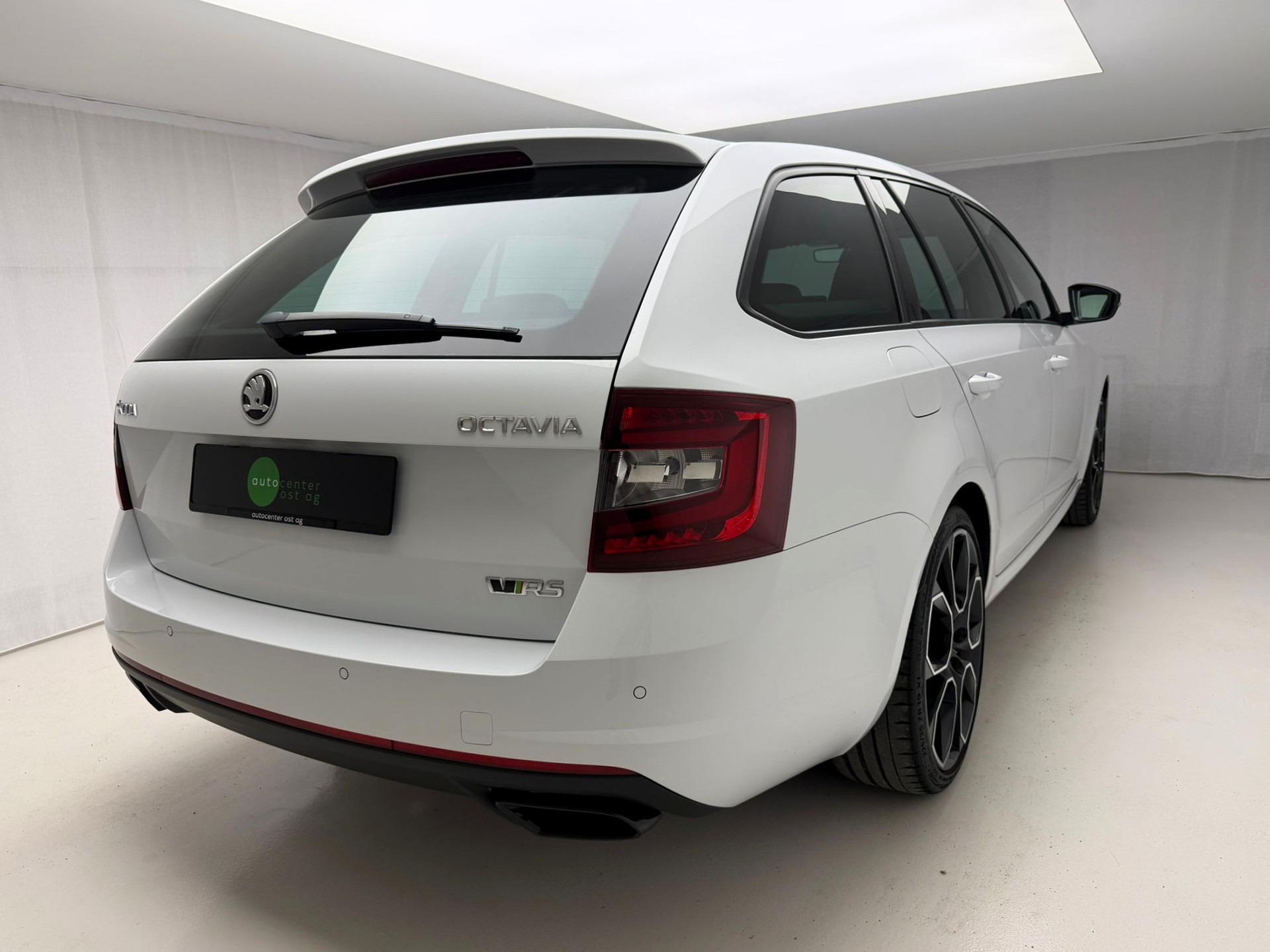 SKODA Octavia Combi 2.0 TSI RS 245 DSG-showroom-element-2