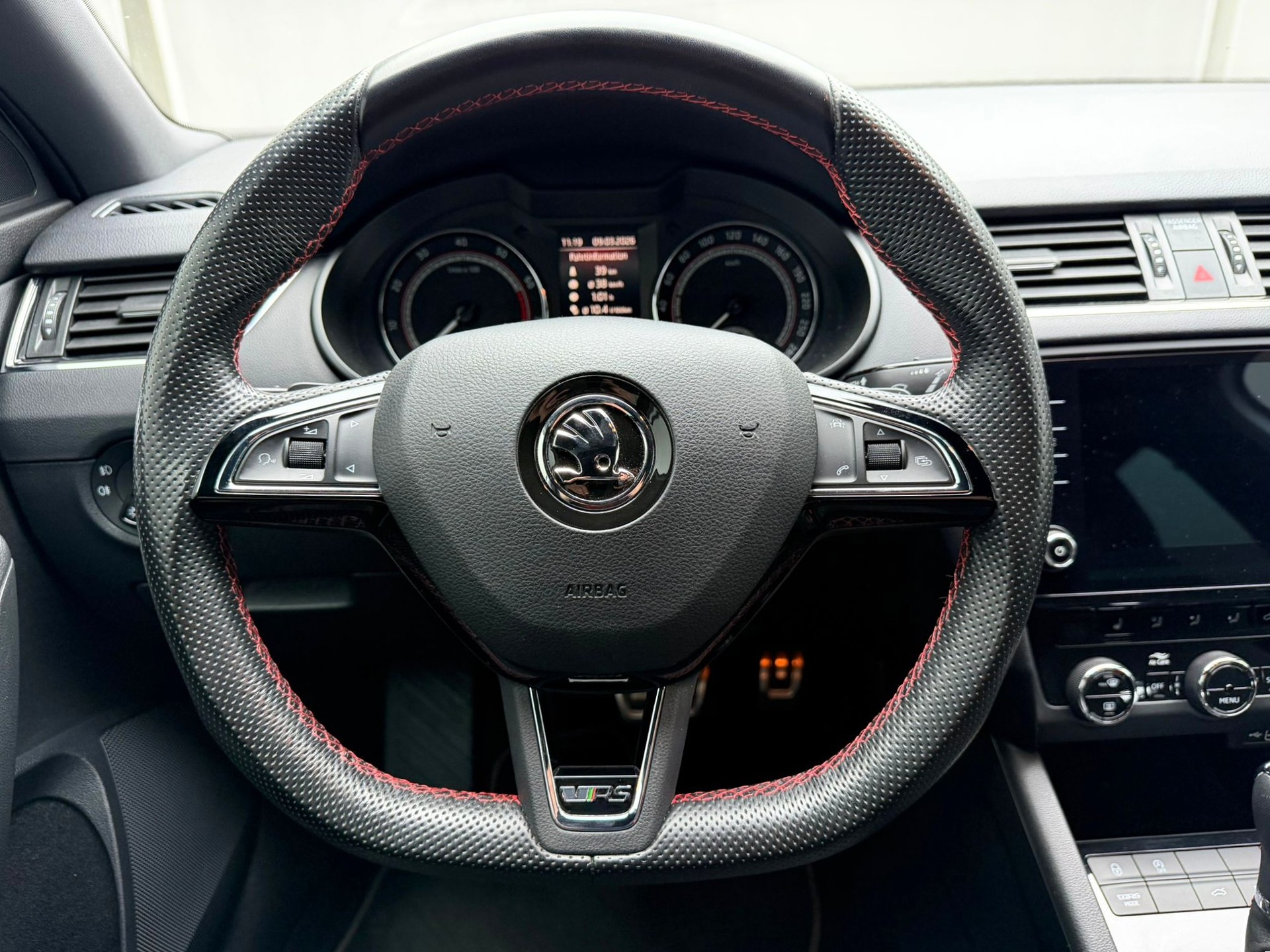 SKODA Octavia Combi 2.0 TSI RS 245 DSG-image-17