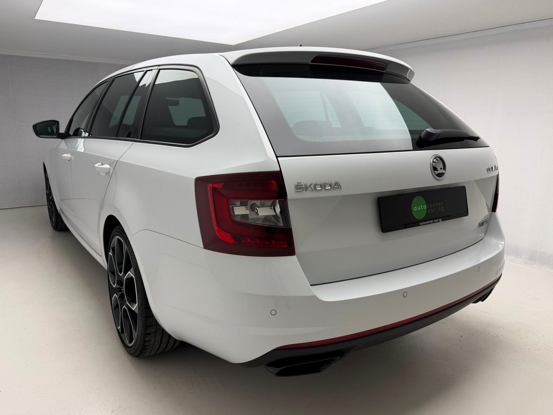 SKODA Octavia Combi 2.0 TSI RS 245 DSG-showroom-element-3