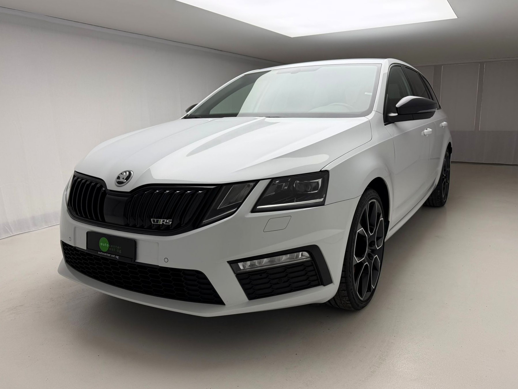 SKODA Octavia Combi 2.0 TSI RS 245 DSG-showroom-element-1