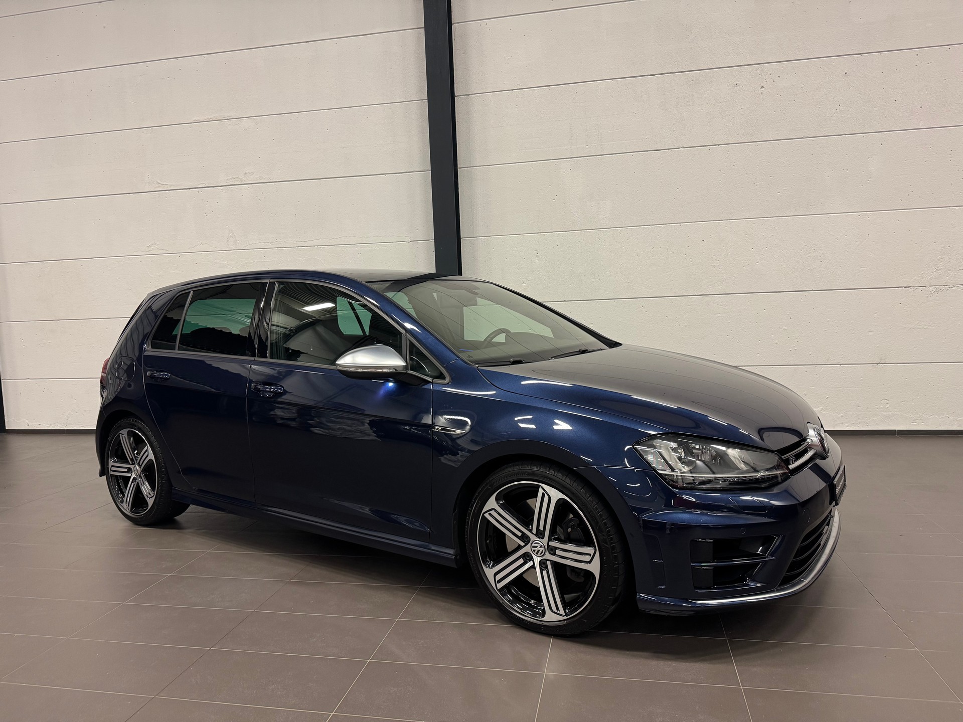 VW Golf 2.0 TSI R 4Motion DSG-showroom-element-3