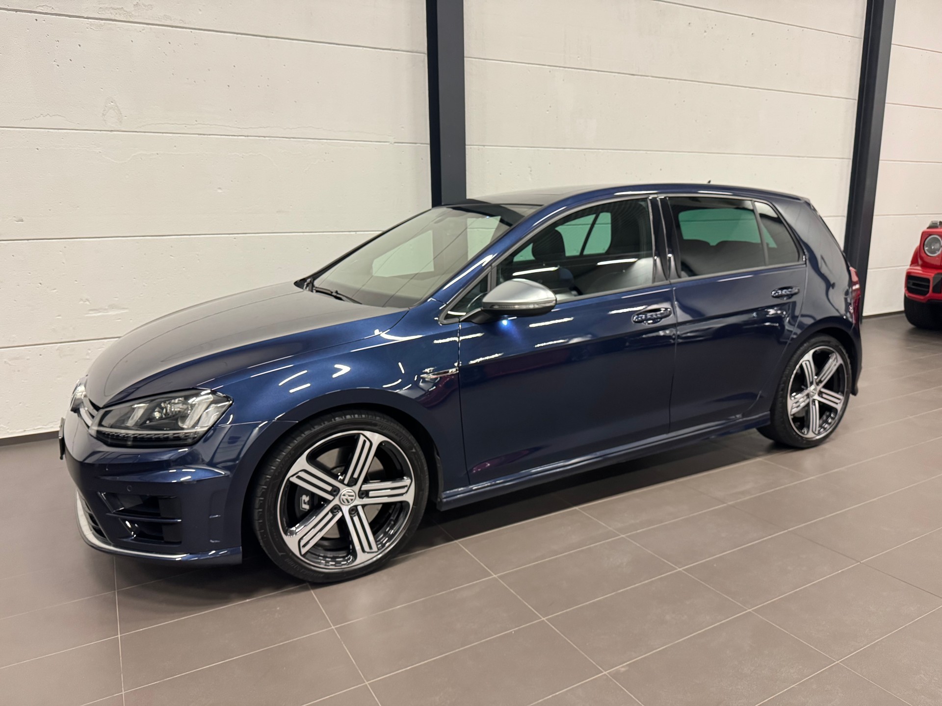 VW Golf 2.0 TSI R 4Motion DSG-showroom-element-2