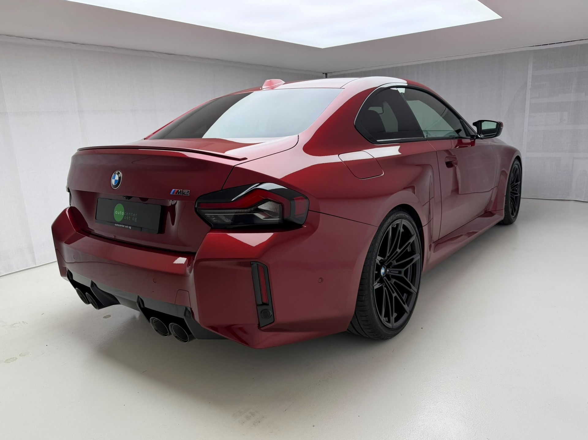 BMW M2 Steptronic / Fire Red Metallic / Facelift /-showroom-element-3