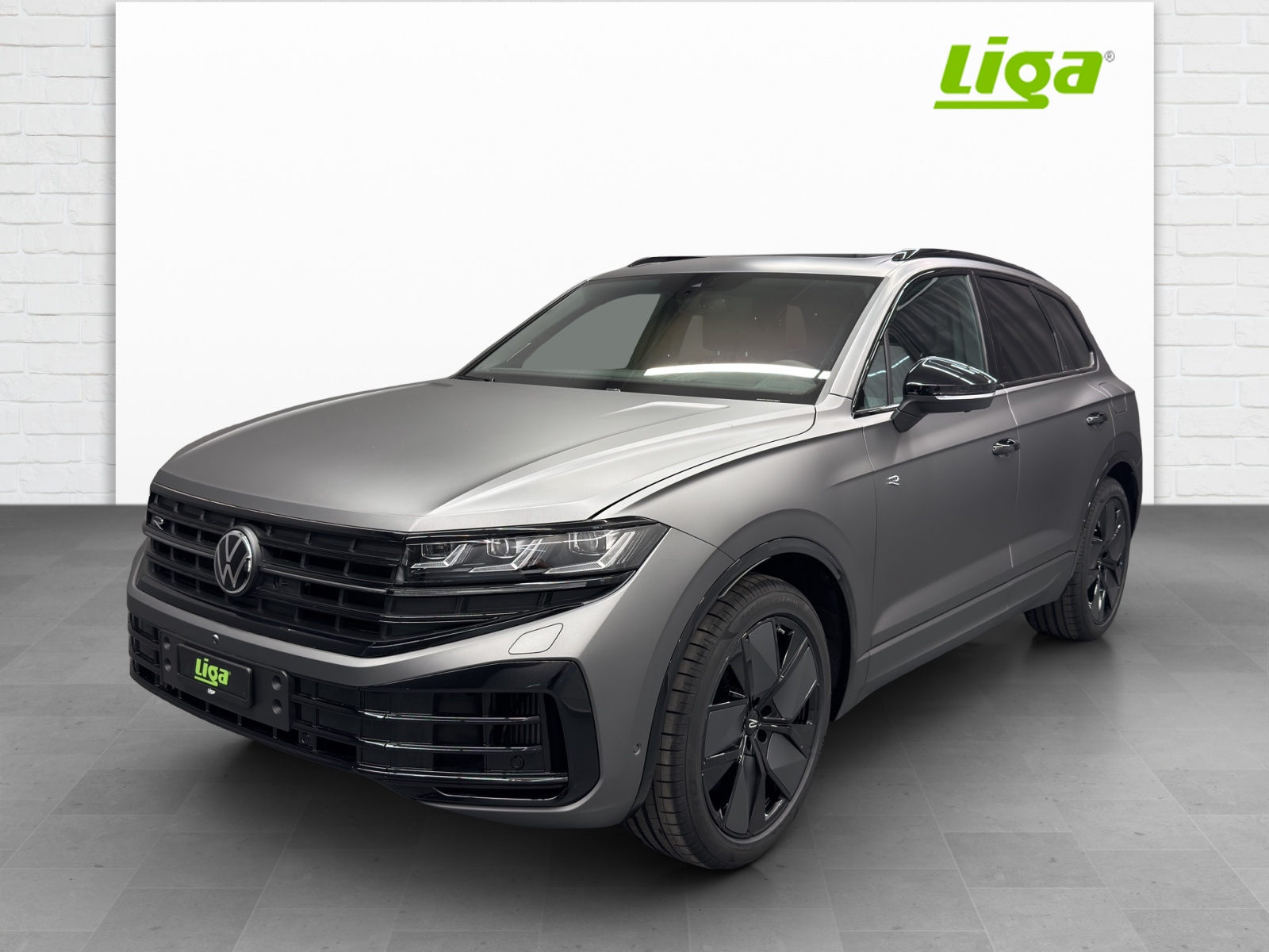 VW Touareg 3.0 V6 TSI PHEV R Final Edition-showroom-element-1