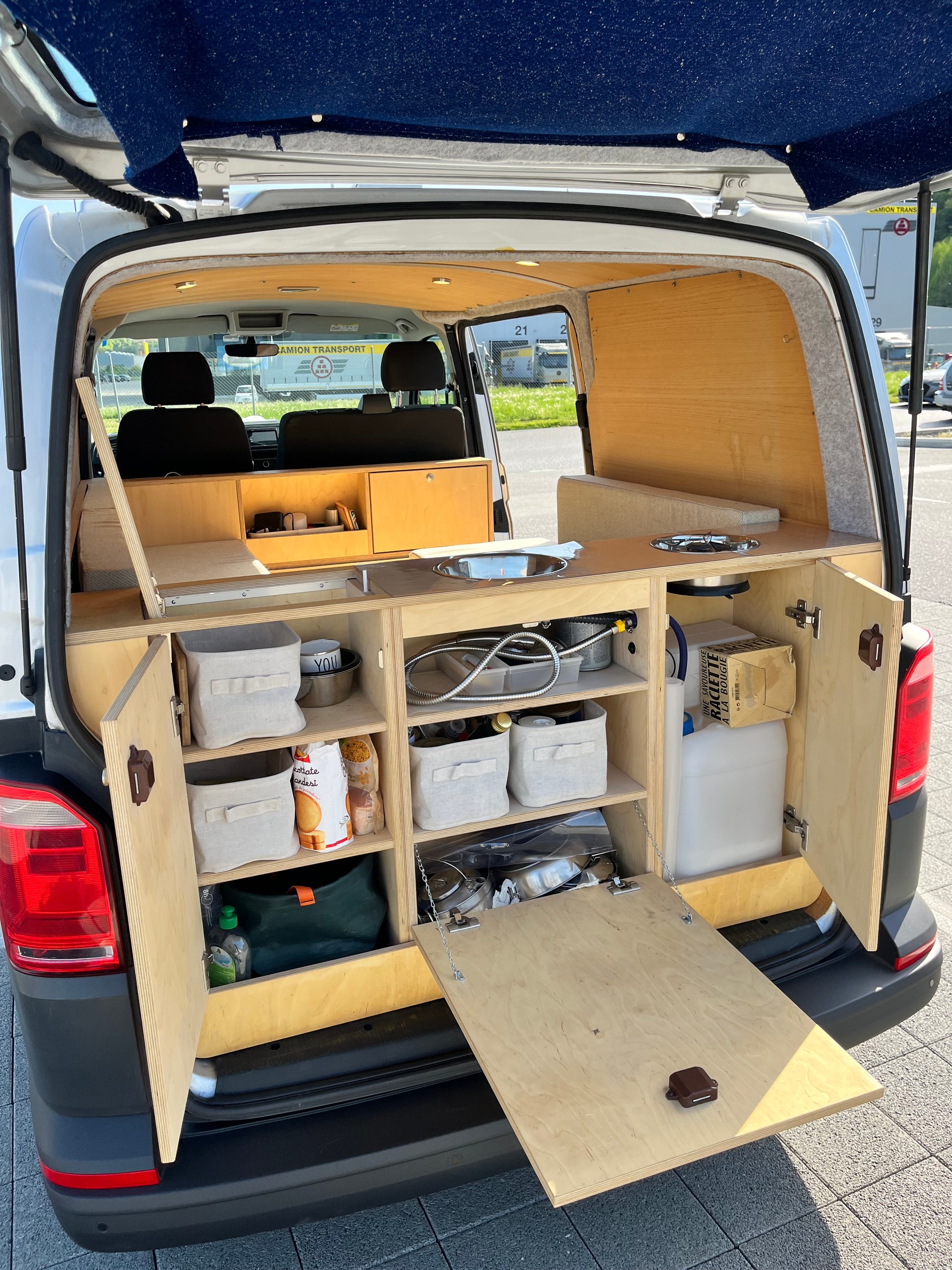 VW T6 Camper Transporter, kurzer Radstand, professioneller Ausbau-image-14