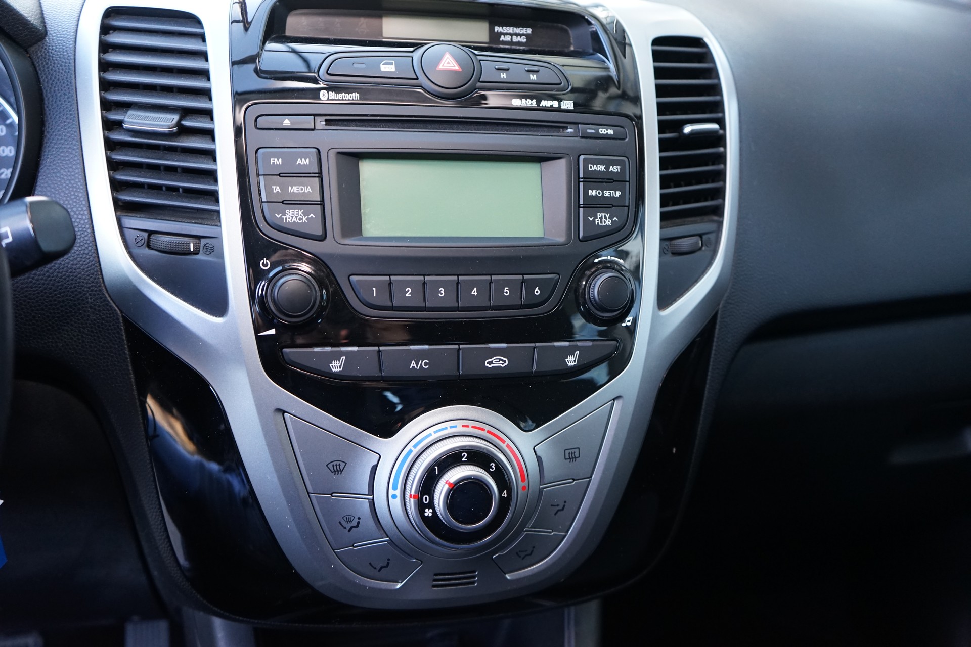 HYUNDAI iX20 1.6 Amplia Automatic-image-12